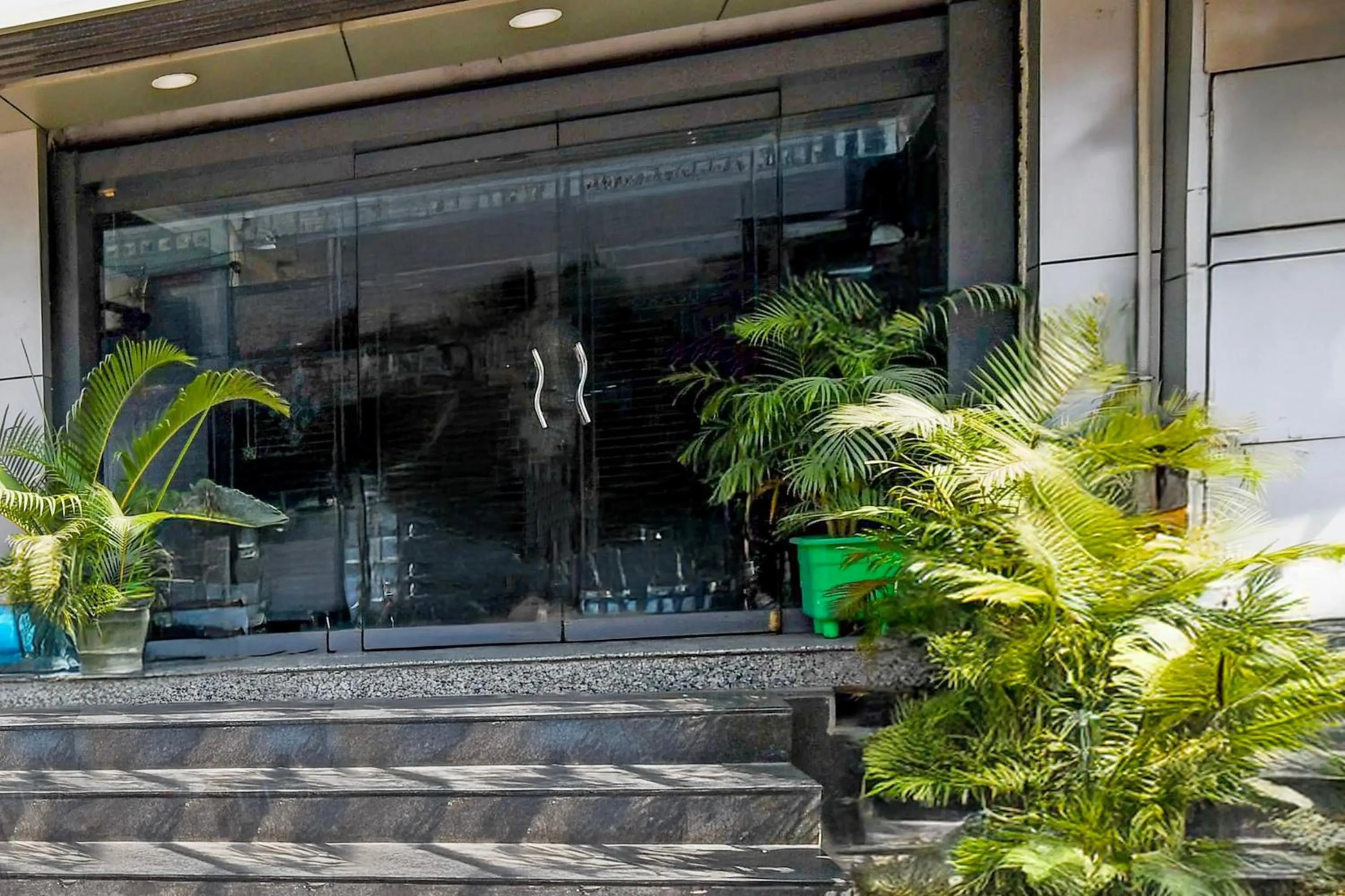 Facade/entrance in Hotel O Raipur Railway Station Formerly Hotel Okasu