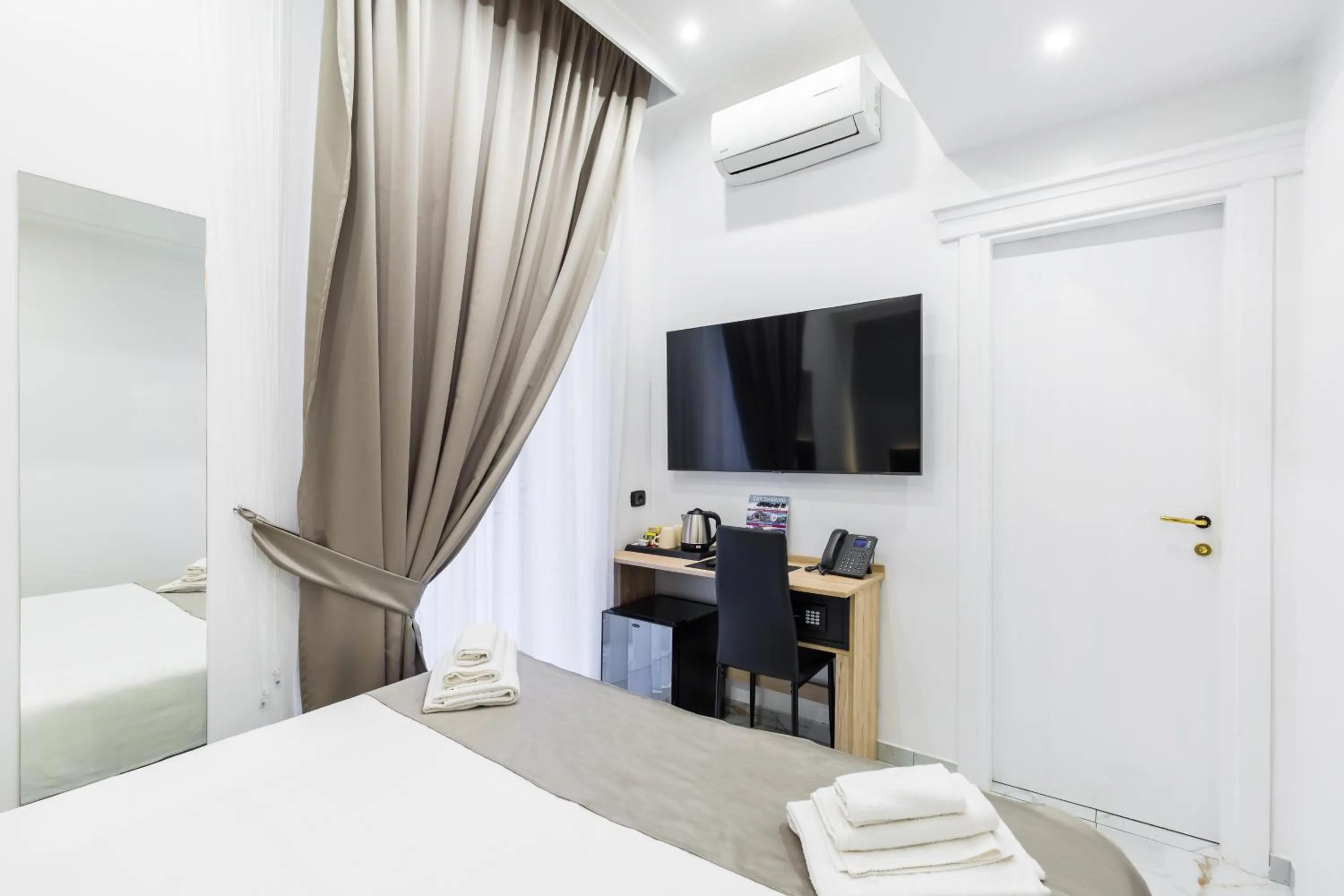 TV and multimedia, Bed in Hotel Sant'Angelo Palace