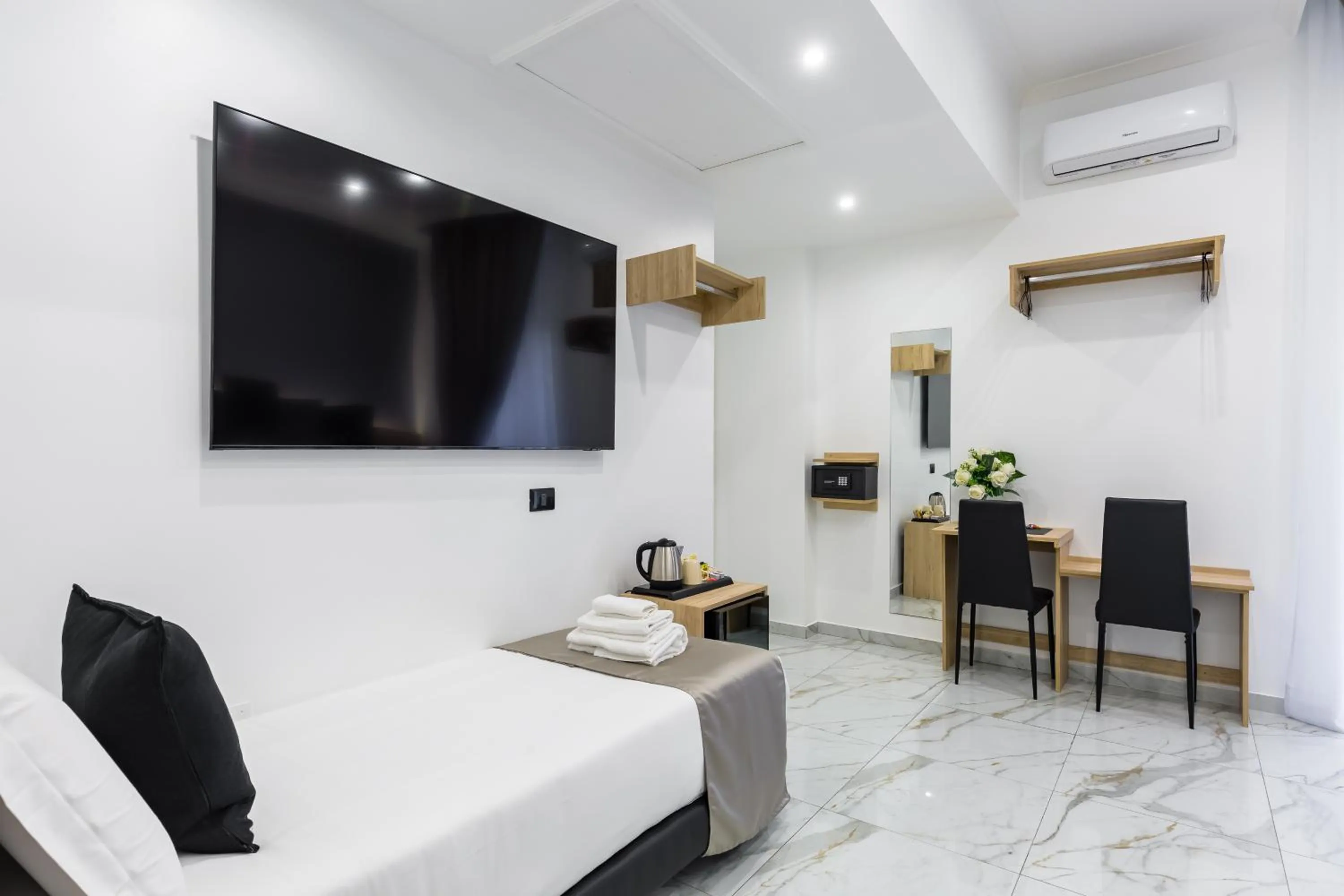 Photo of the whole room, Bed in Hotel Sant'Angelo Palace