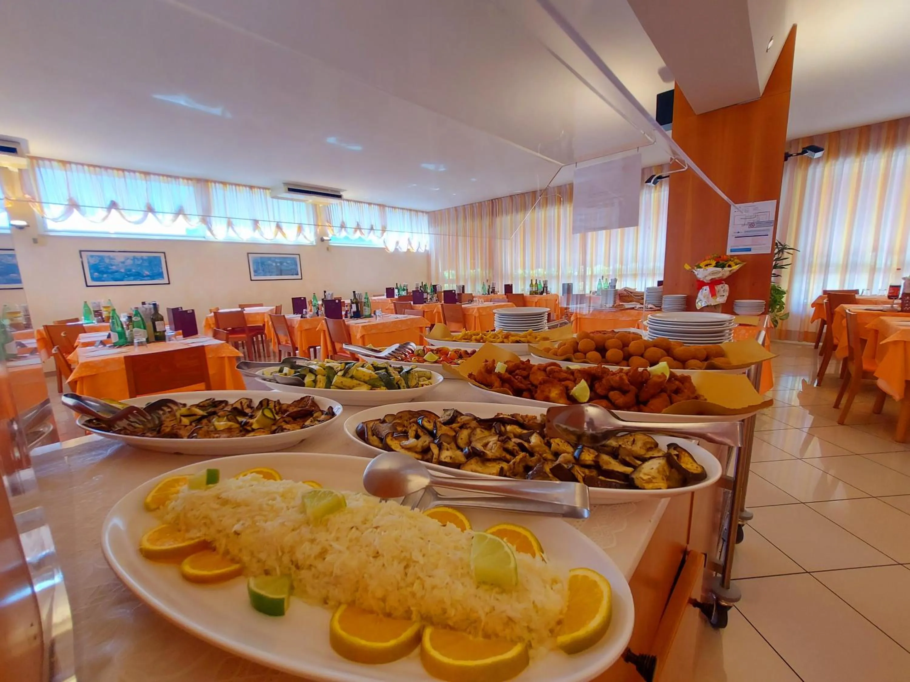 Restaurant/places to eat in Hotel Joli