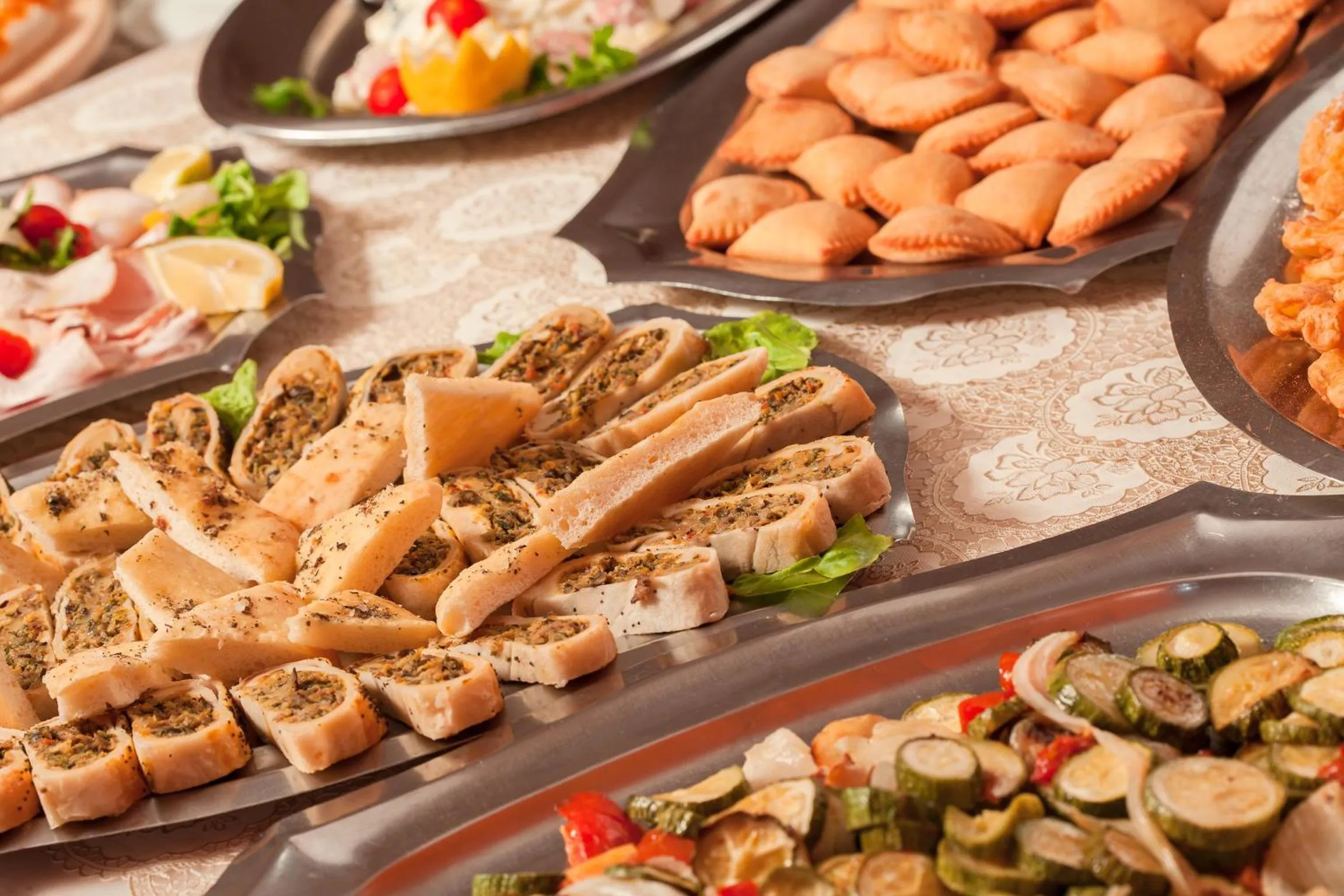 Restaurant/places to eat in Hotel Joli