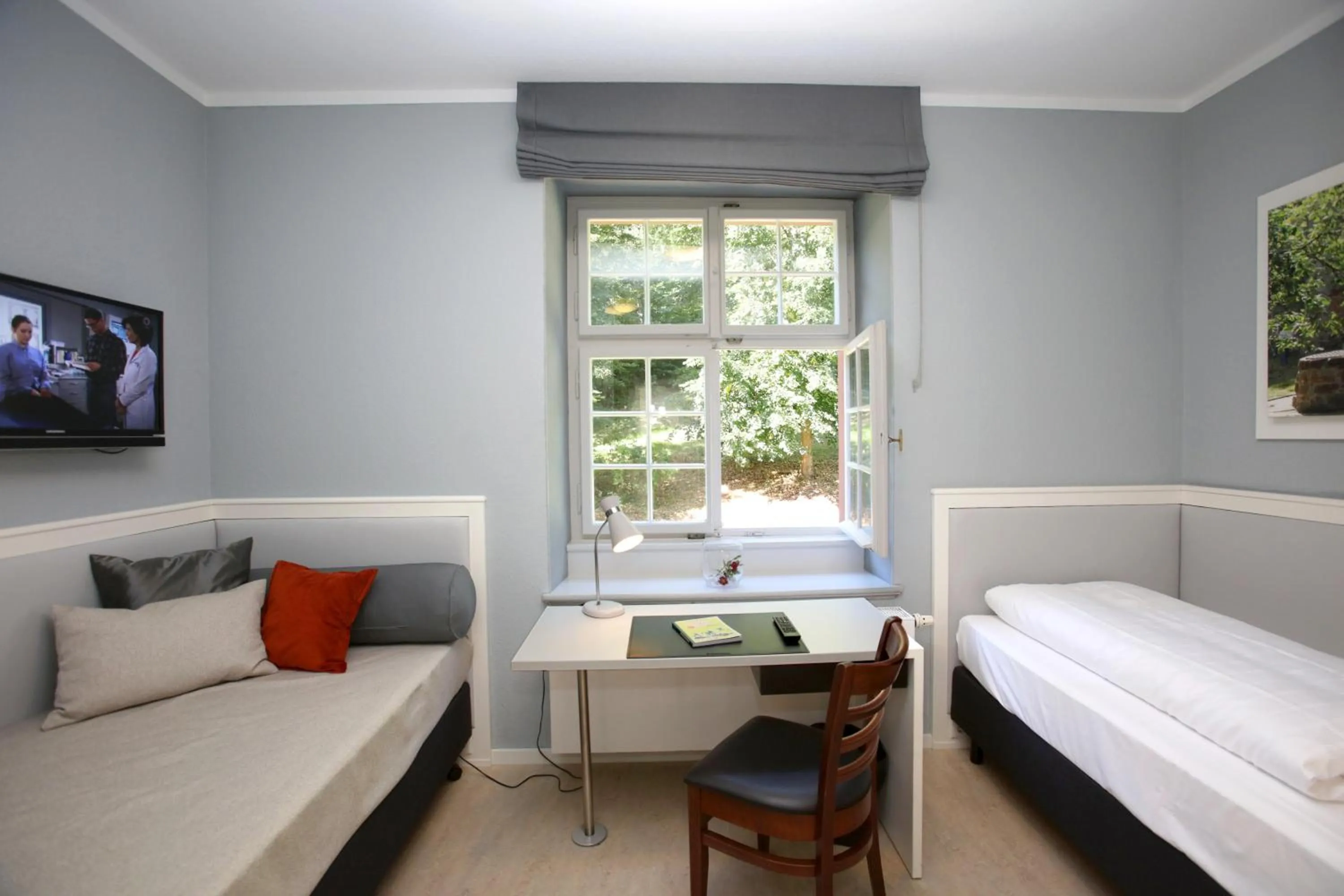 Bed in Jugendstilhotel Trifels