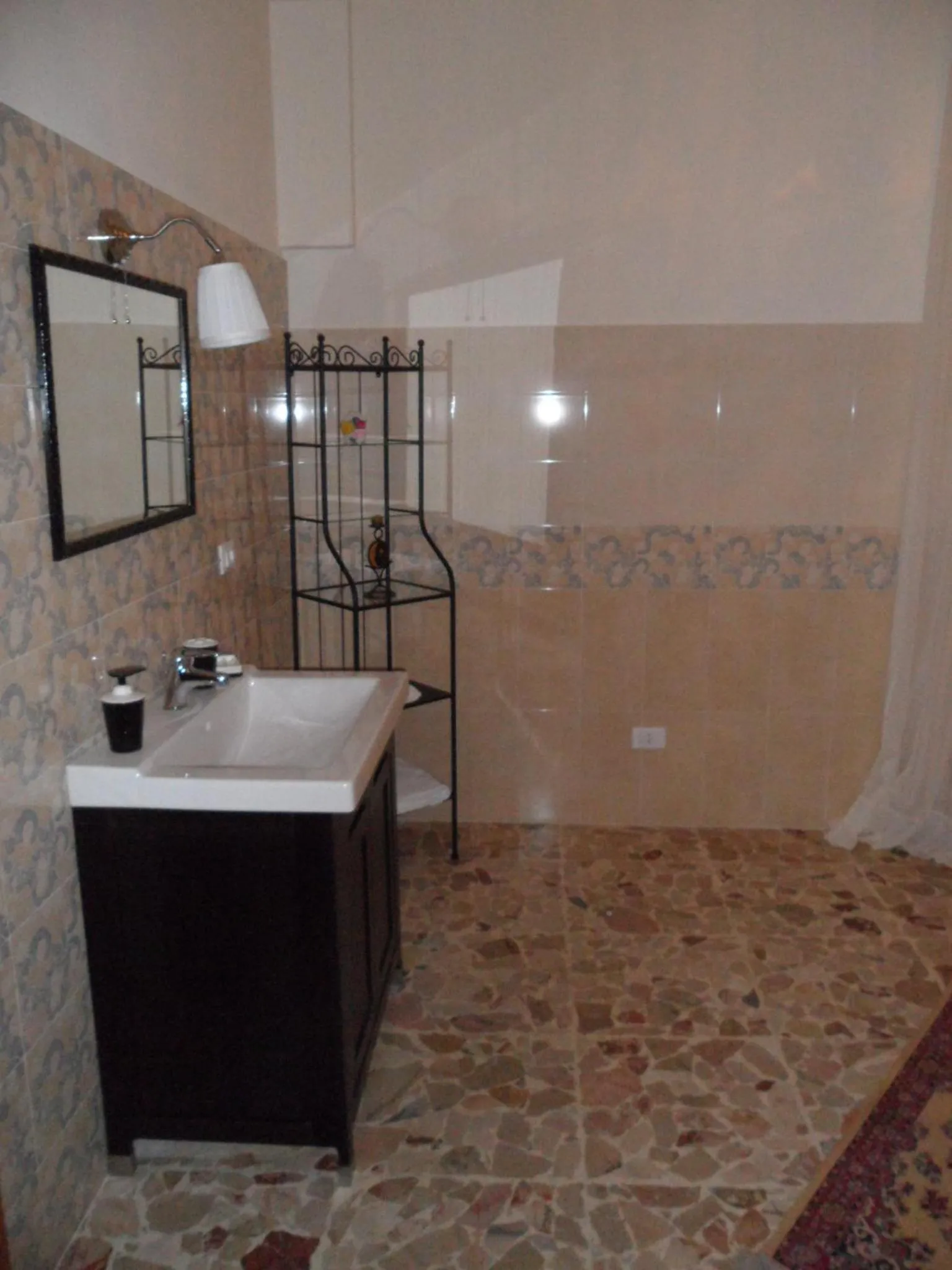 Comfort Triple Room with Shower - single occupancy in IL B&B Maison Graziella