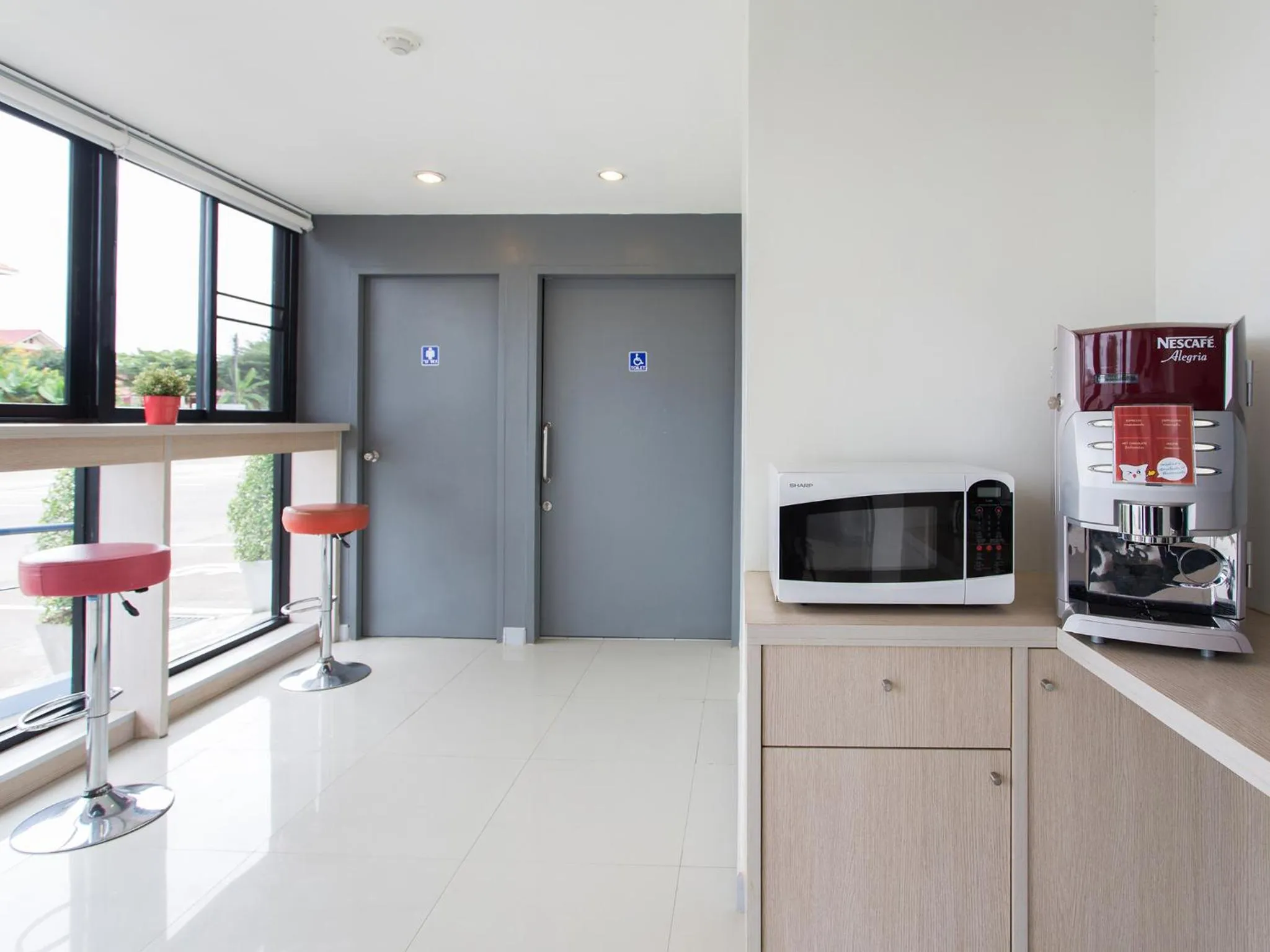 Lounge or bar in HOP INN Chumphon