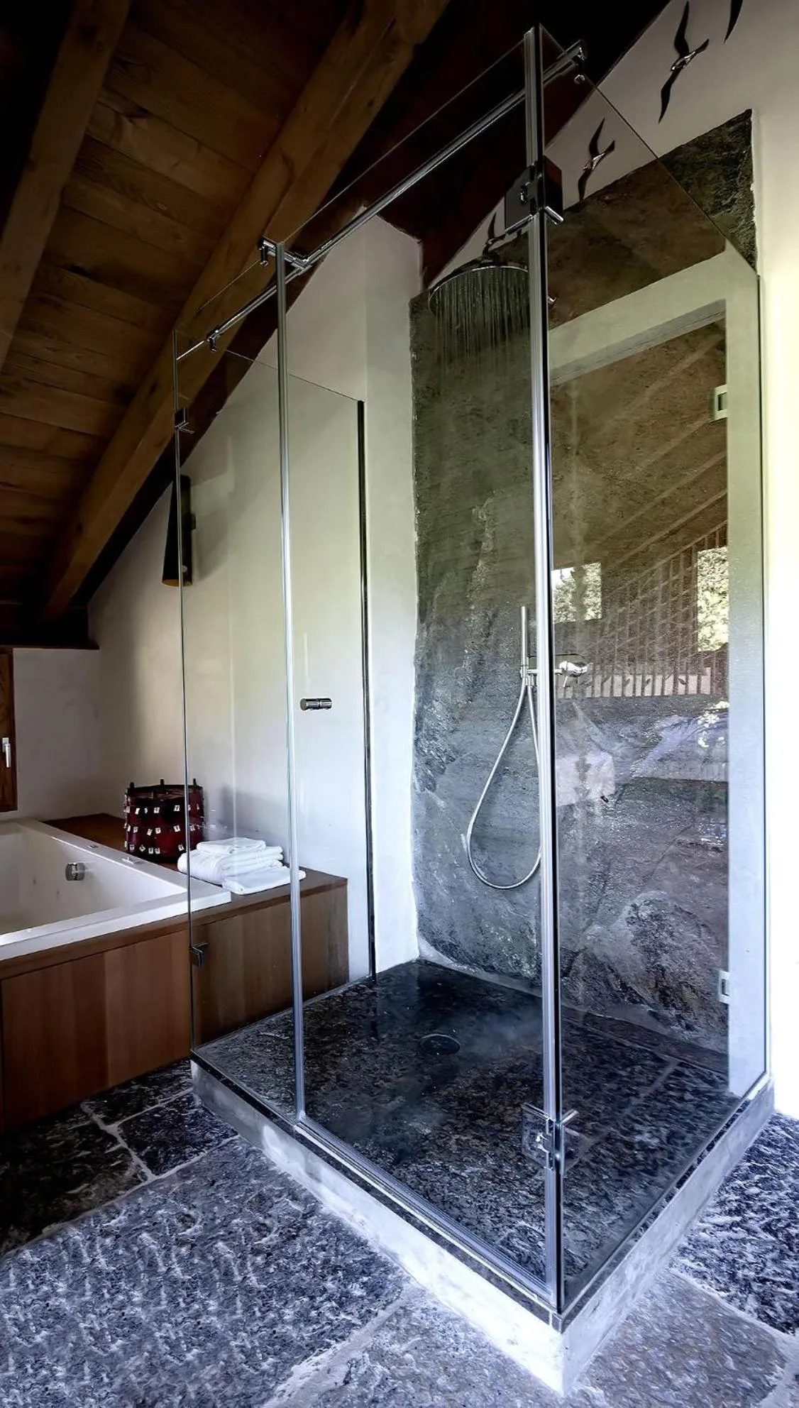 Shower in La Cucchetta