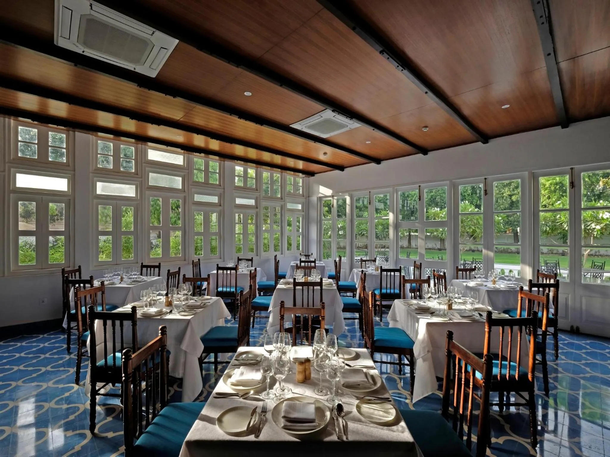 Restaurant/places to eat in Saraca Hotel Lucknow