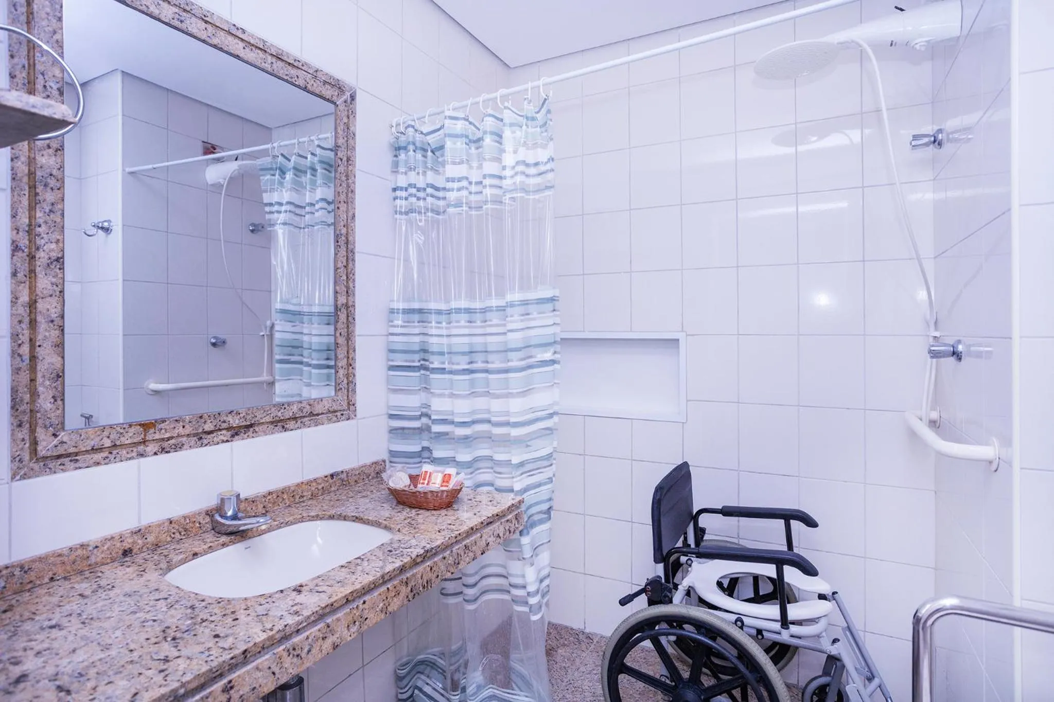 Bathroom in Hotel Aojesp