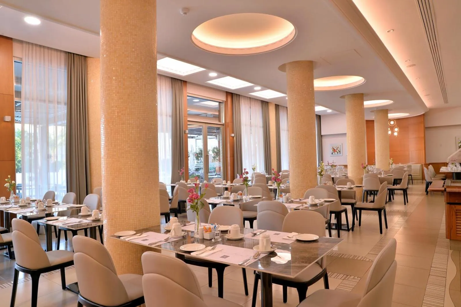 Restaurant/places to eat in Ajax Hotel