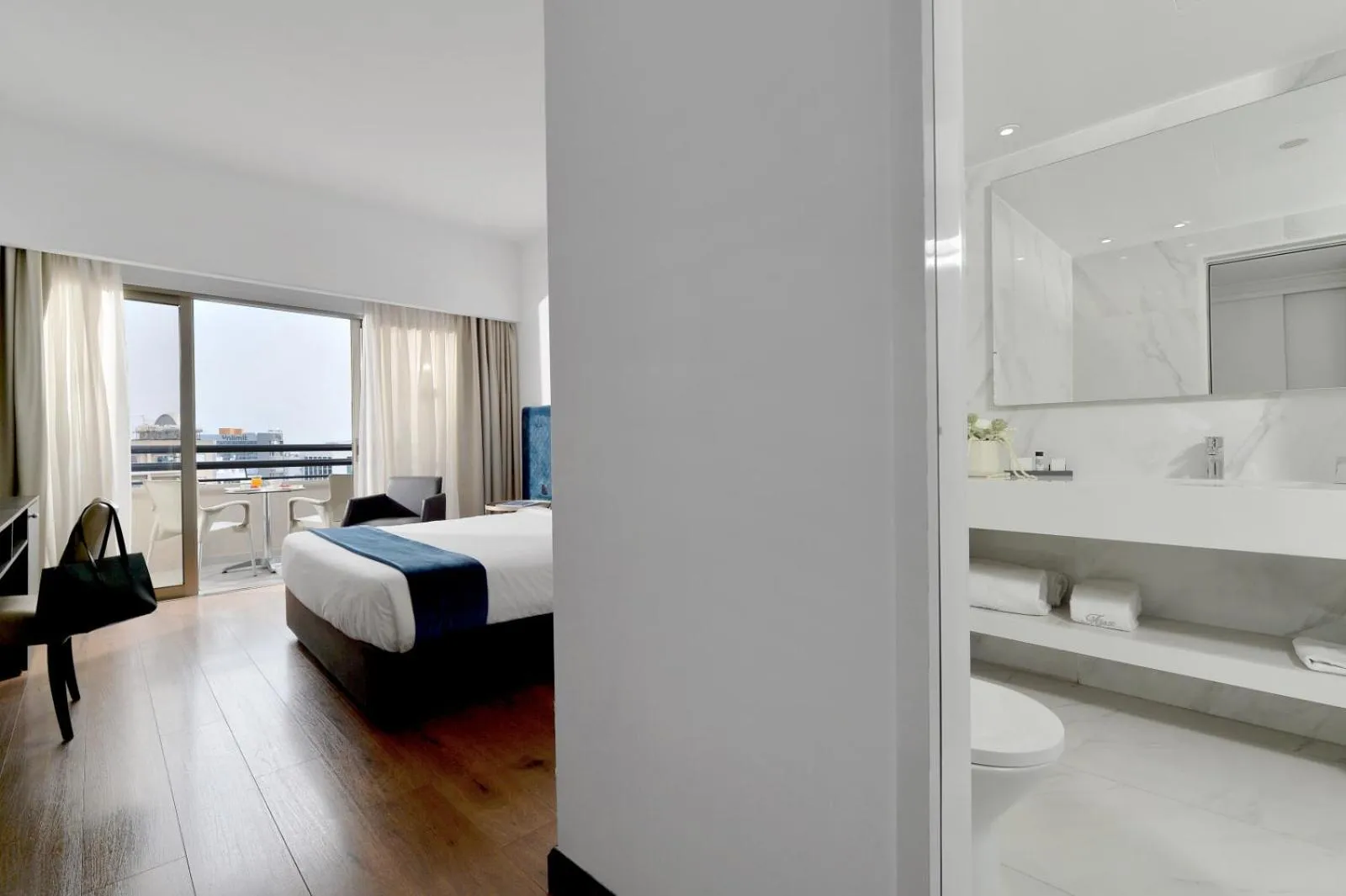 Bedroom, Bed in Ajax Hotel