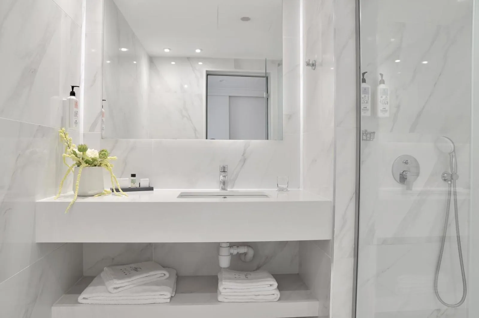 Shower in Ajax Hotel