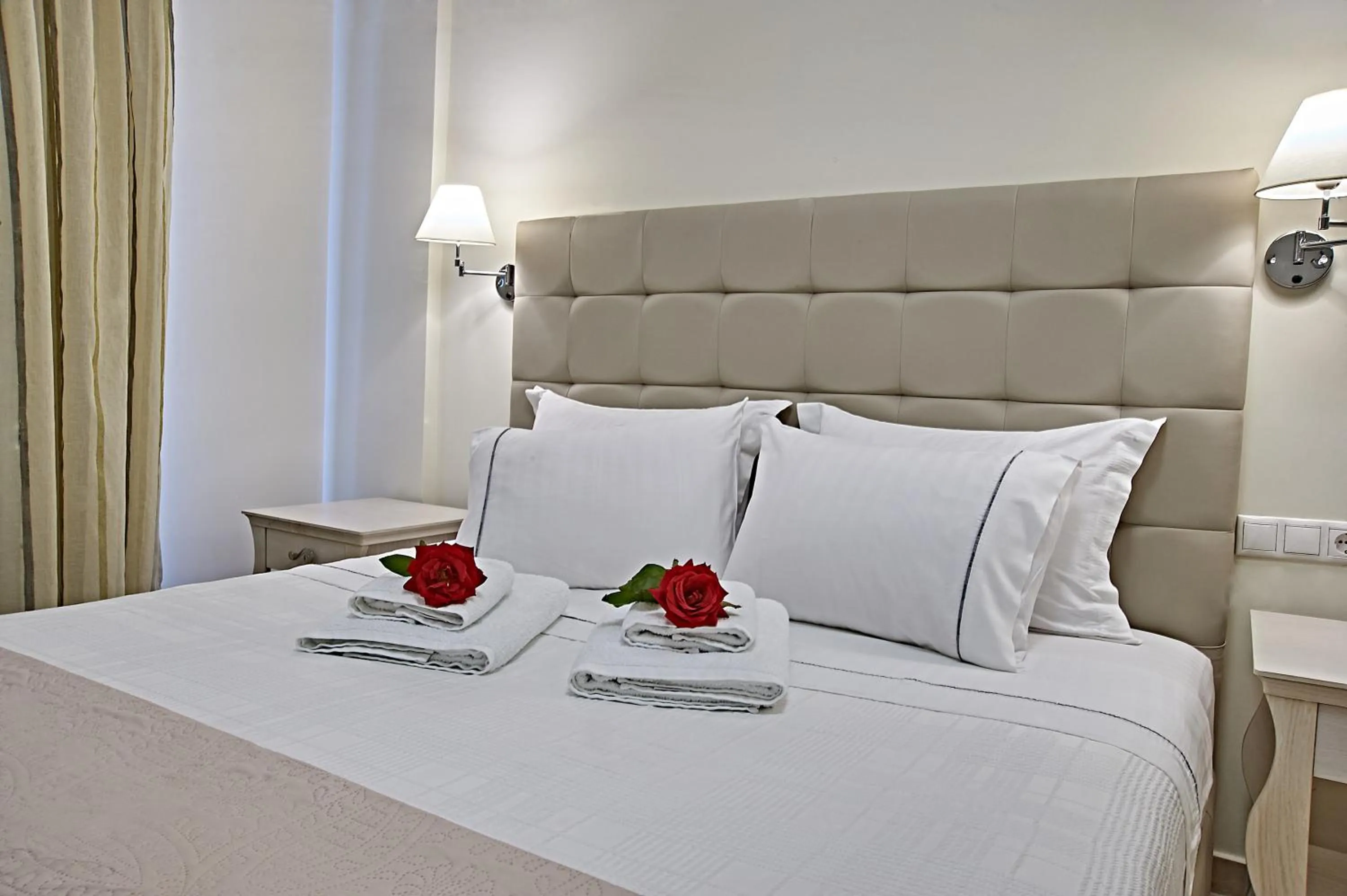 Bedroom, Bed in Element Hotel