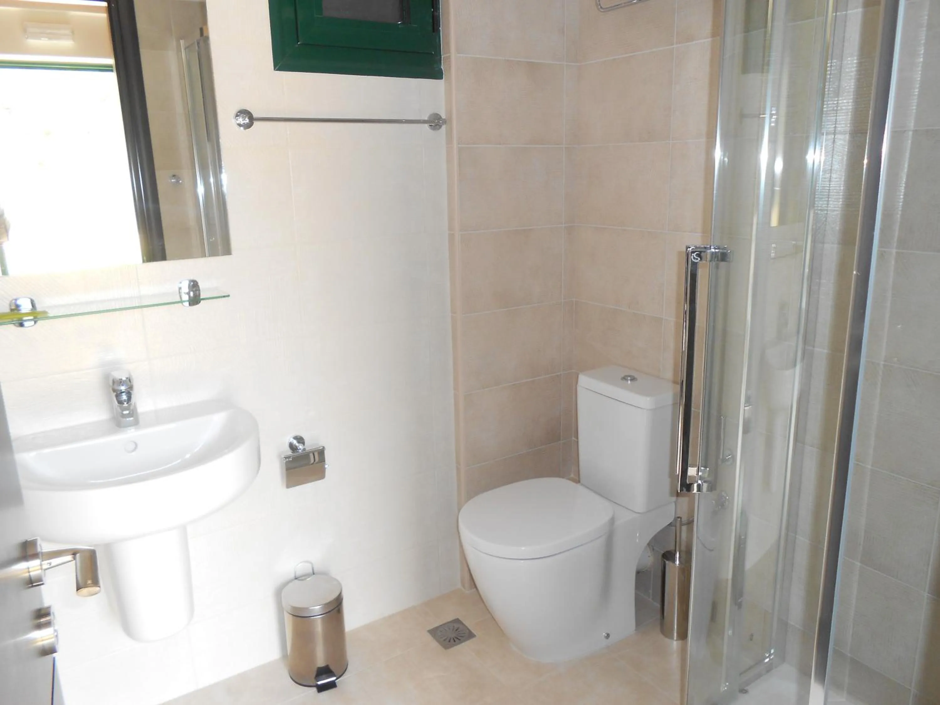 Shower in Element Hotel