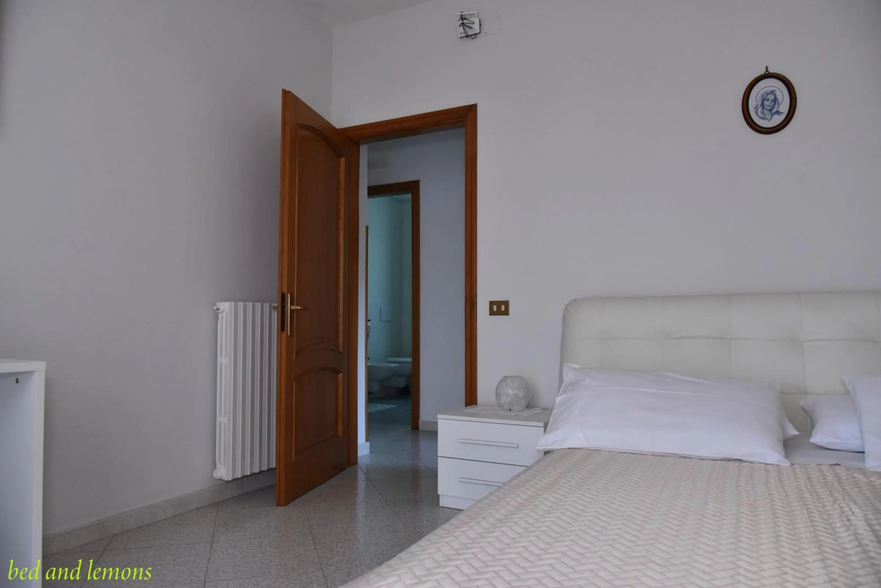 Photo of the whole room, Bed in Bed and Lemons