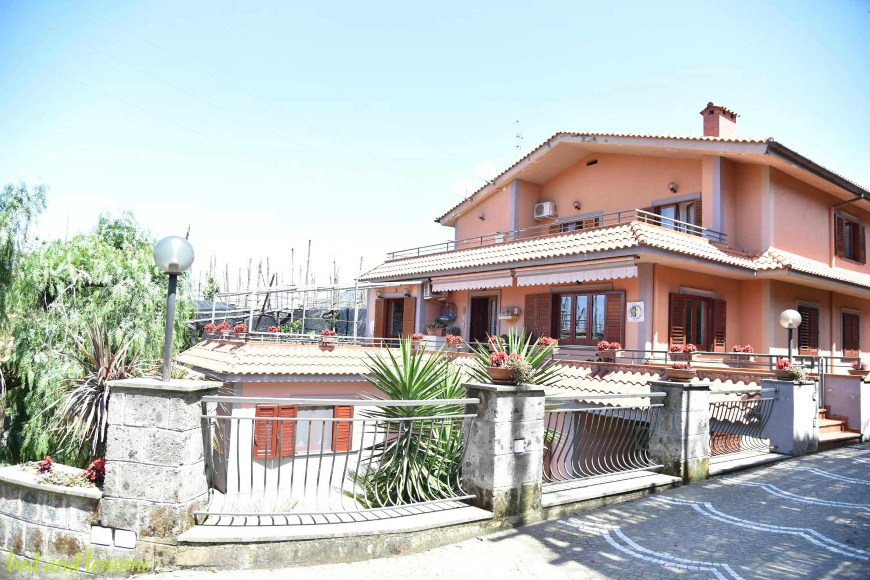 Property building in Bed and Lemons