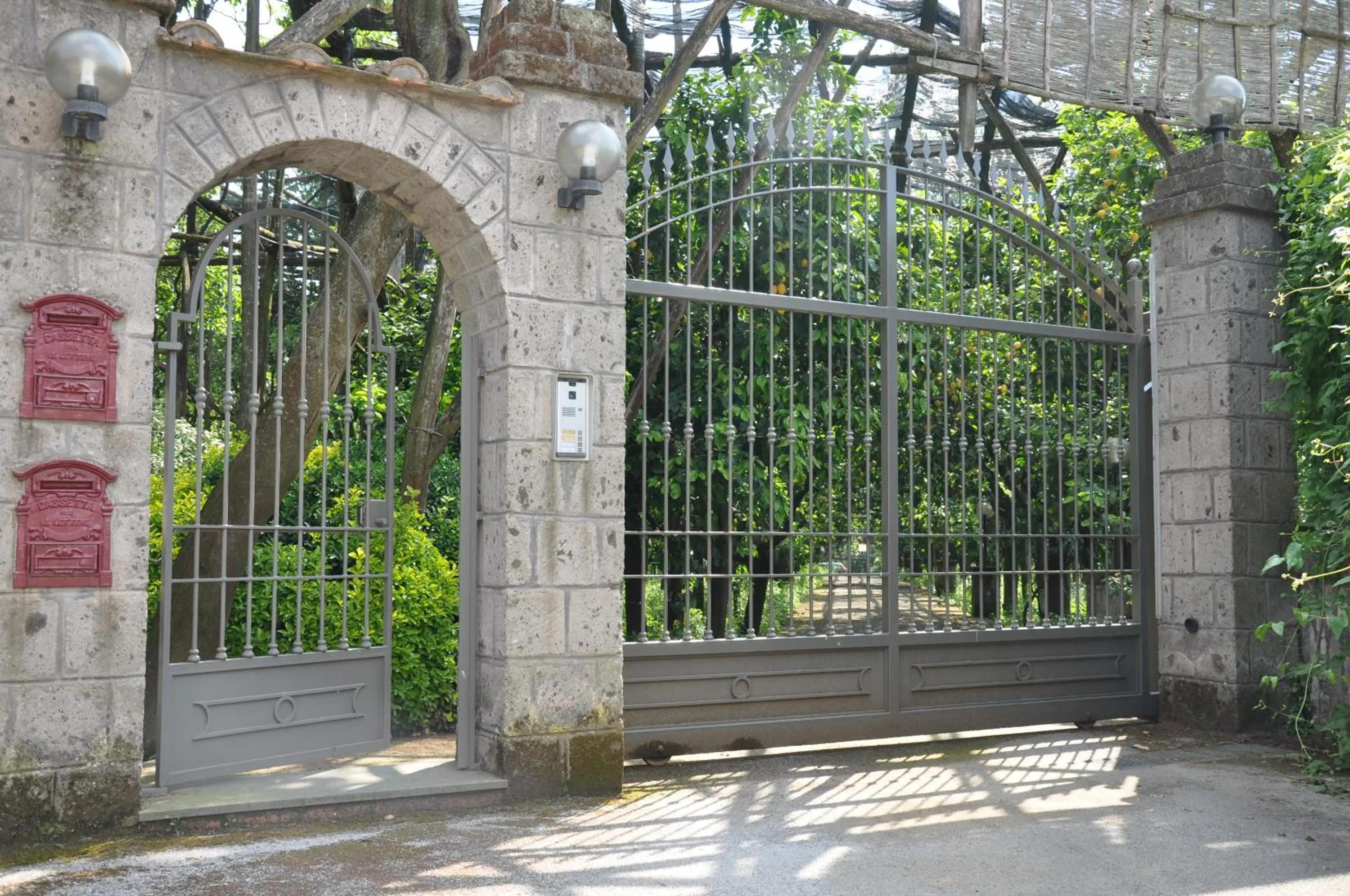 Facade/entrance in Bed and Lemons