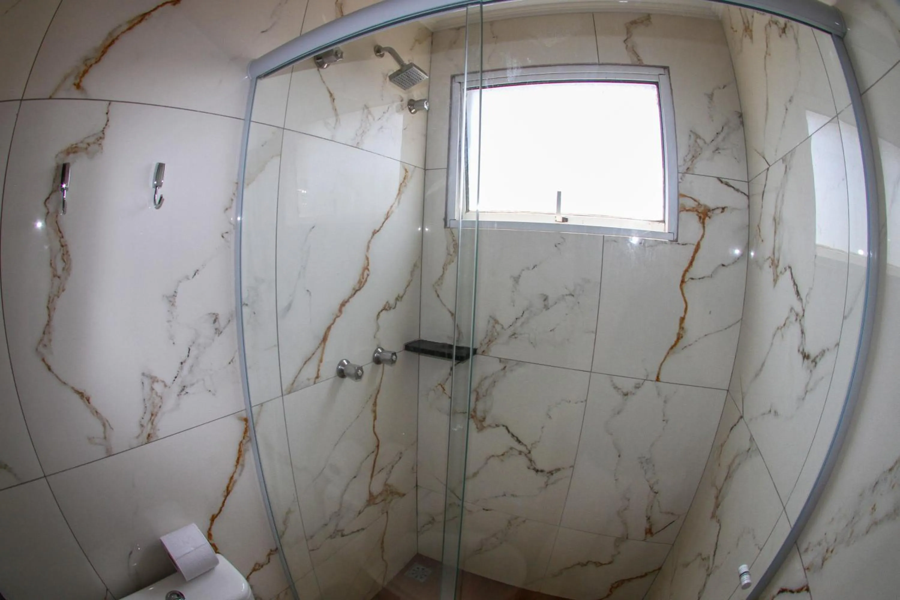 Shower in Hotel Maria da Fé