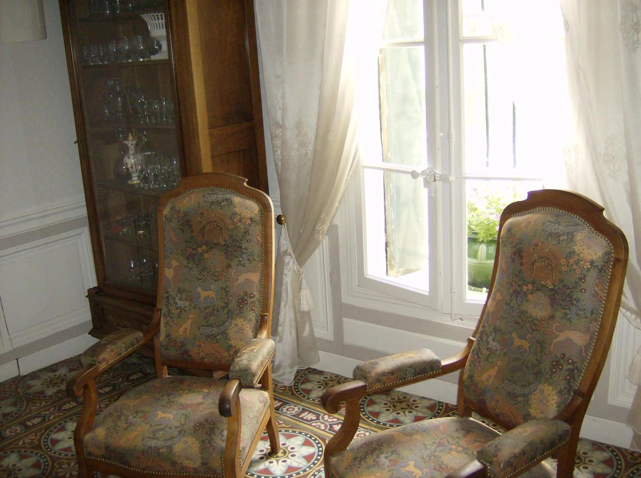 Dining area in Anges Gardiens
