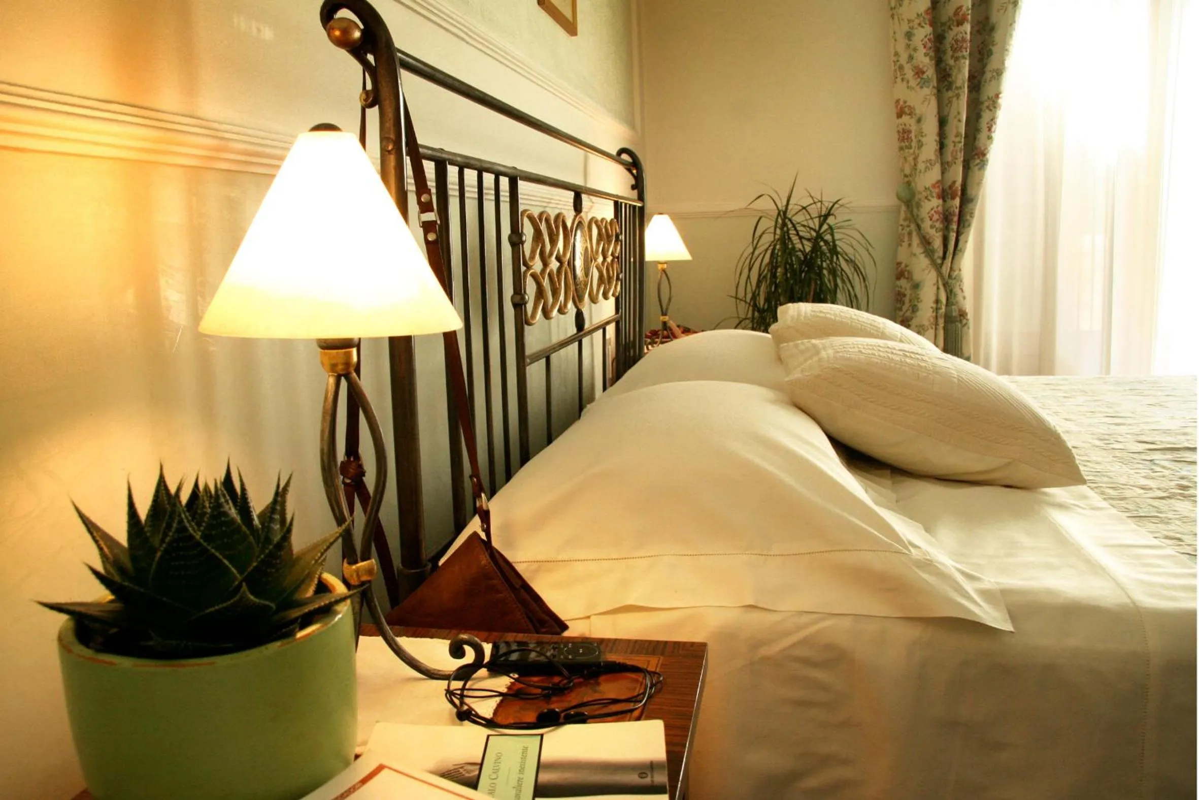 Decorative detail, Bed in Ai Quattro Ulivi B&B