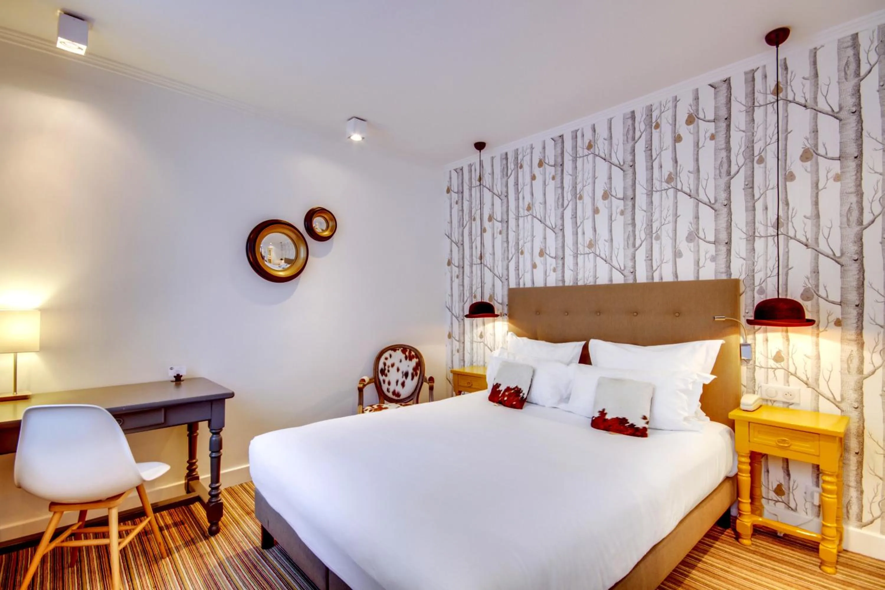 Bed in Hôtel Sèvres Saint Germain