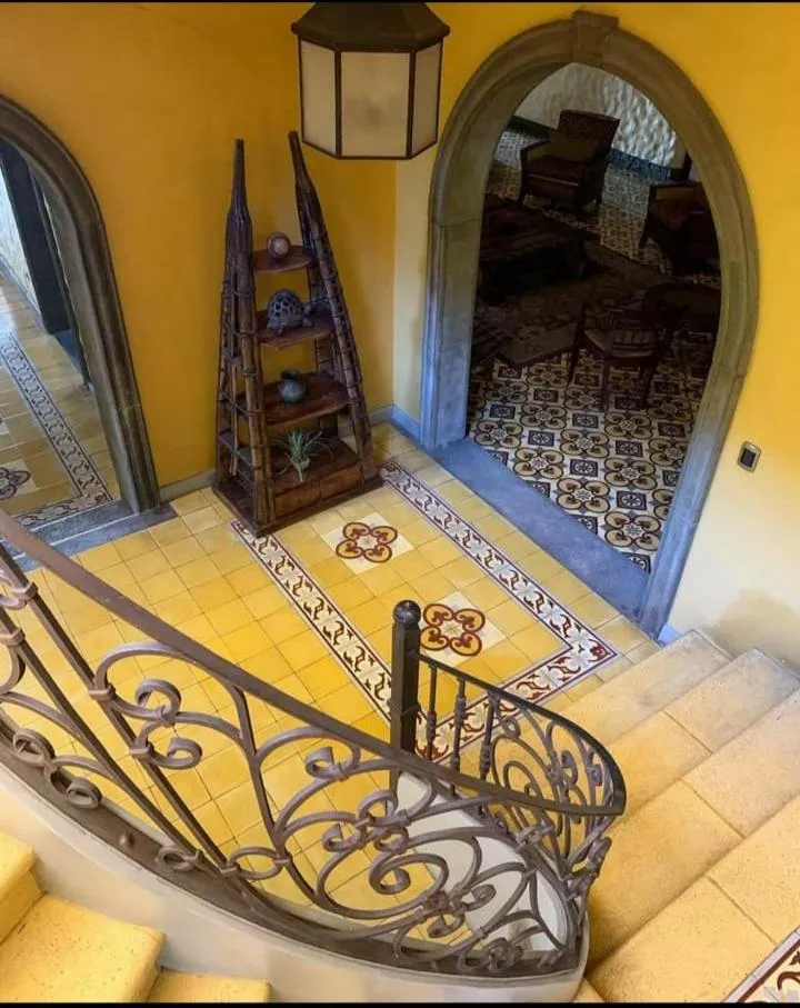 Living room, Bed in Hotel 1915 INN & SUITES