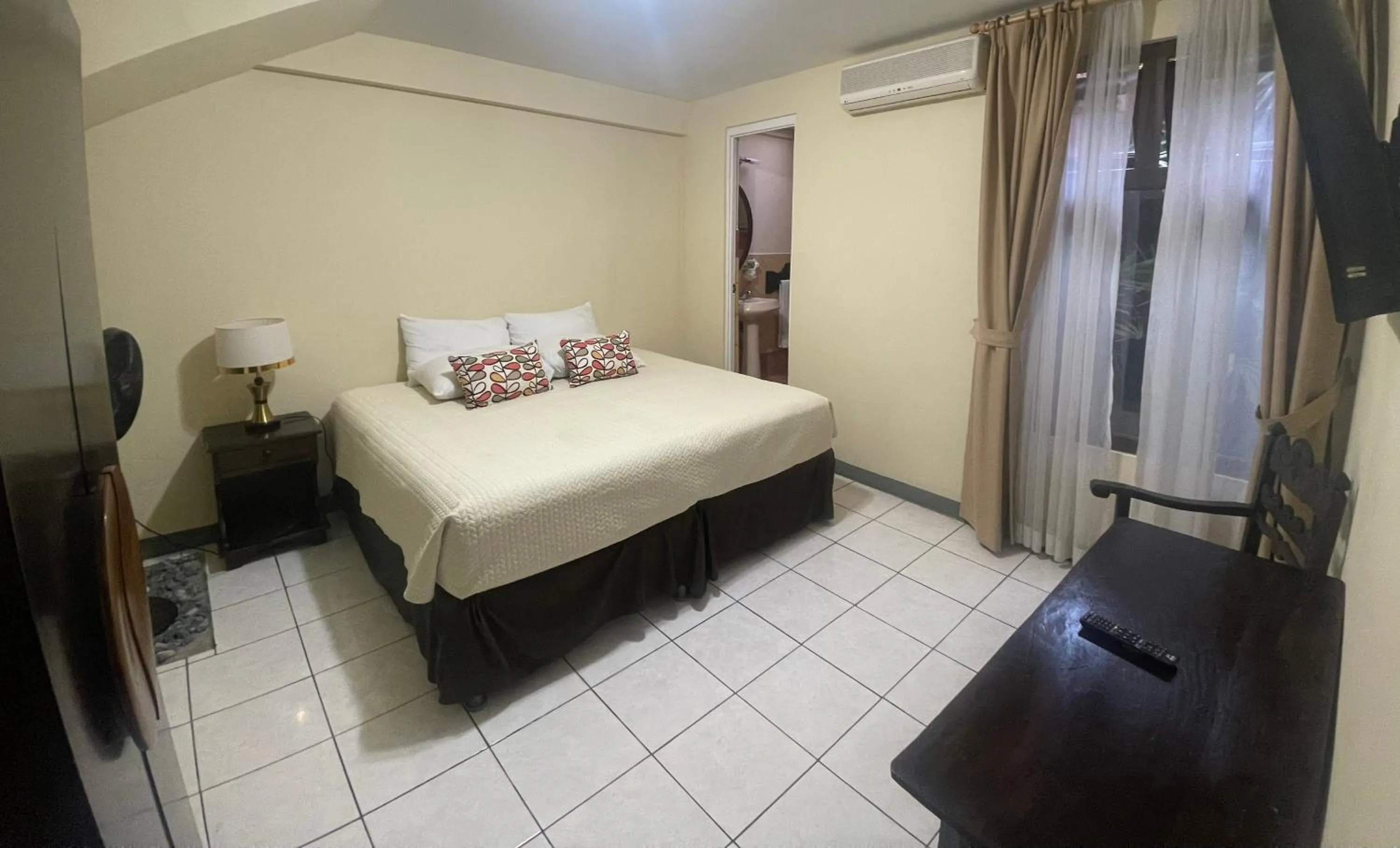 Photo of the whole room, Bed in Hotel 1915 INN & SUITES