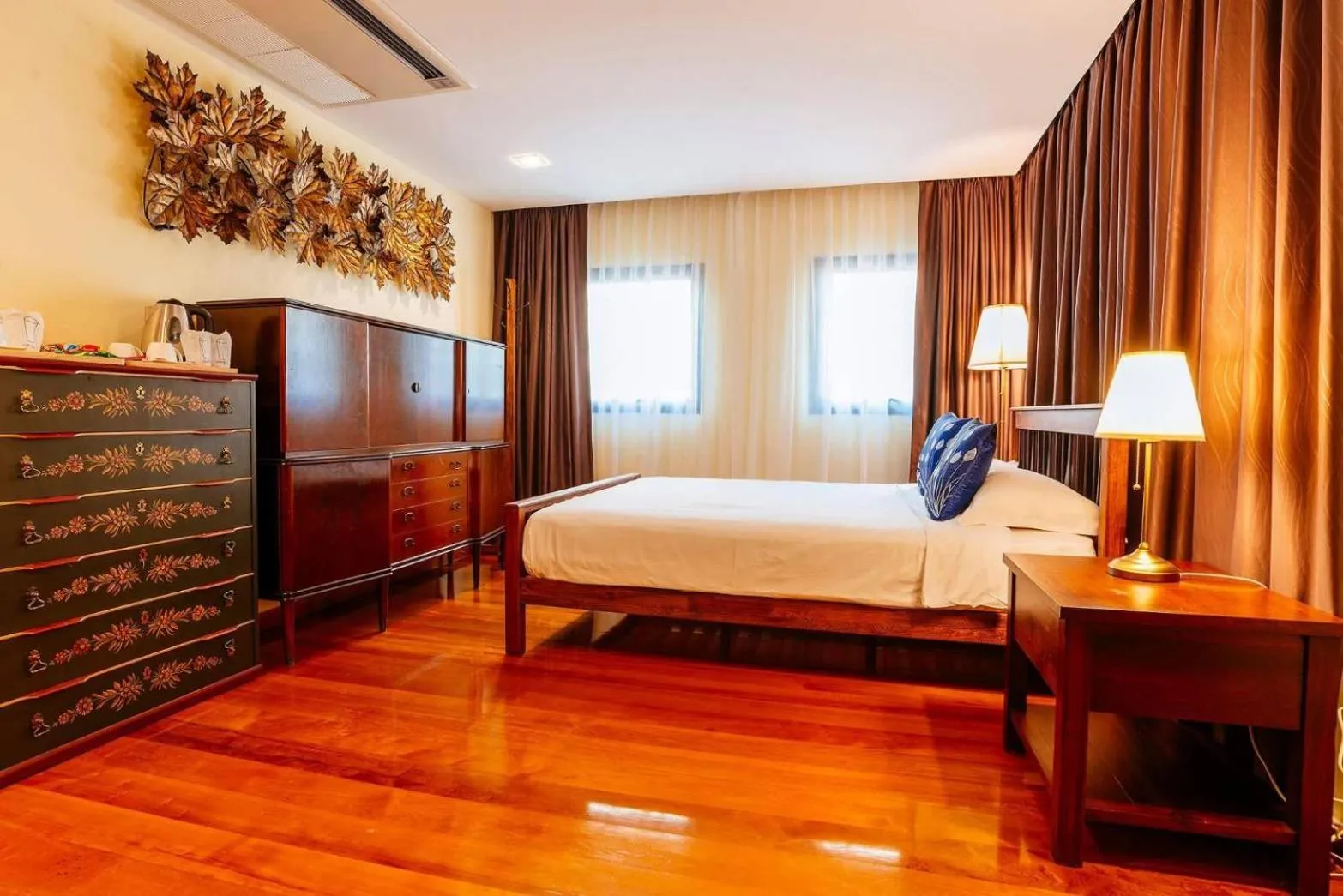 Decorative detail, Bed in Nine Design Place