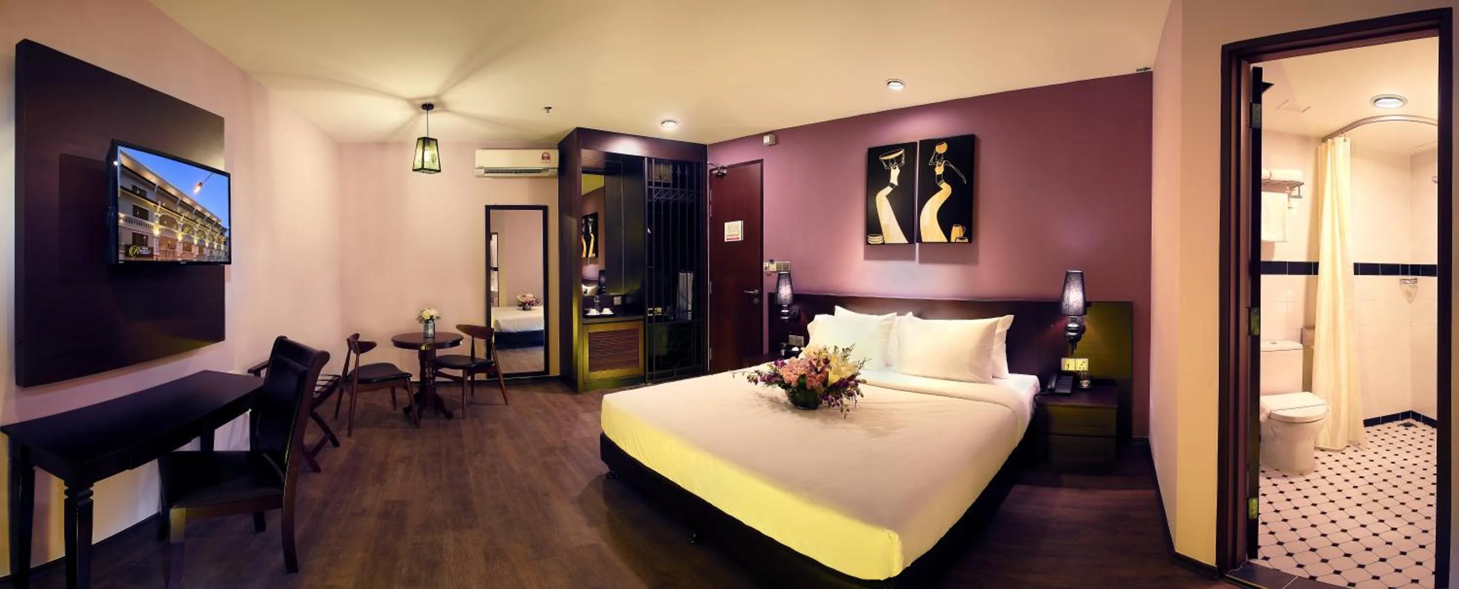 Photo of the whole room, Bed in Kimberley Hotel Georgetown