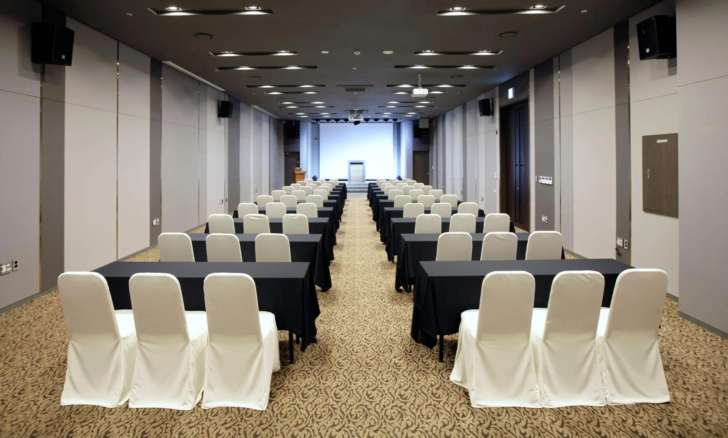 Business facilities in ON City Hotel