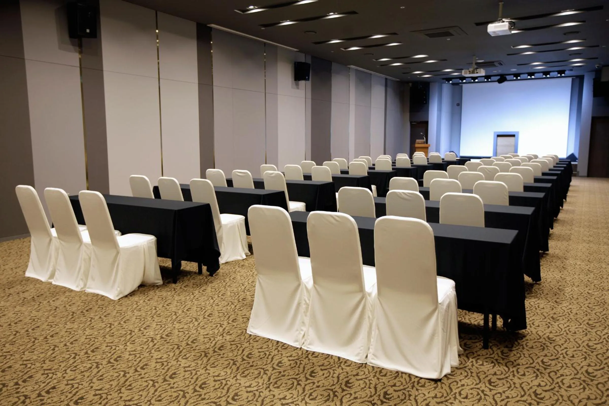 Banquet/Function facilities in ON City Hotel