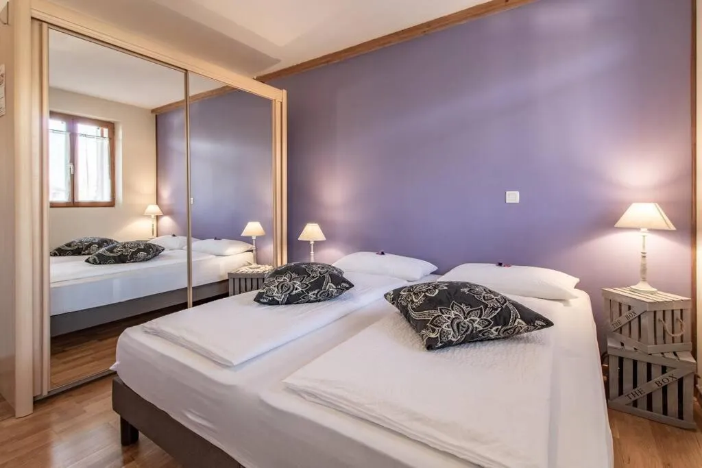 Bed in B&B Le Sourire du Lac