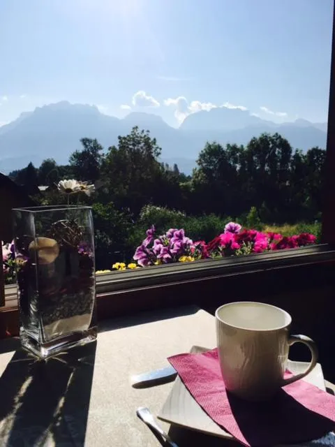 Communal lounge/ TV room in B&B Le Sourire du Lac