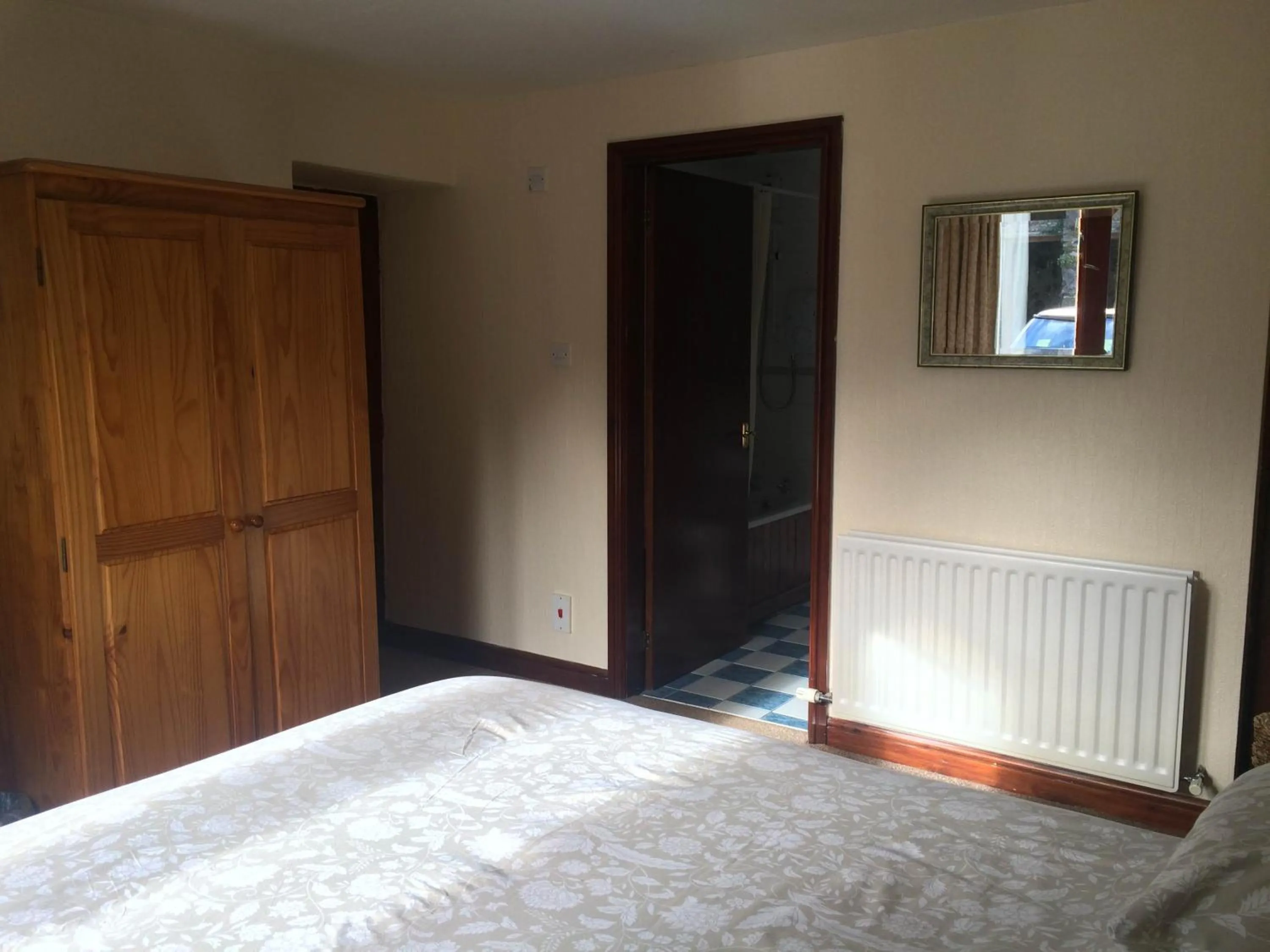 Photo of the whole room, Bed in The Fox & Hounds Inn