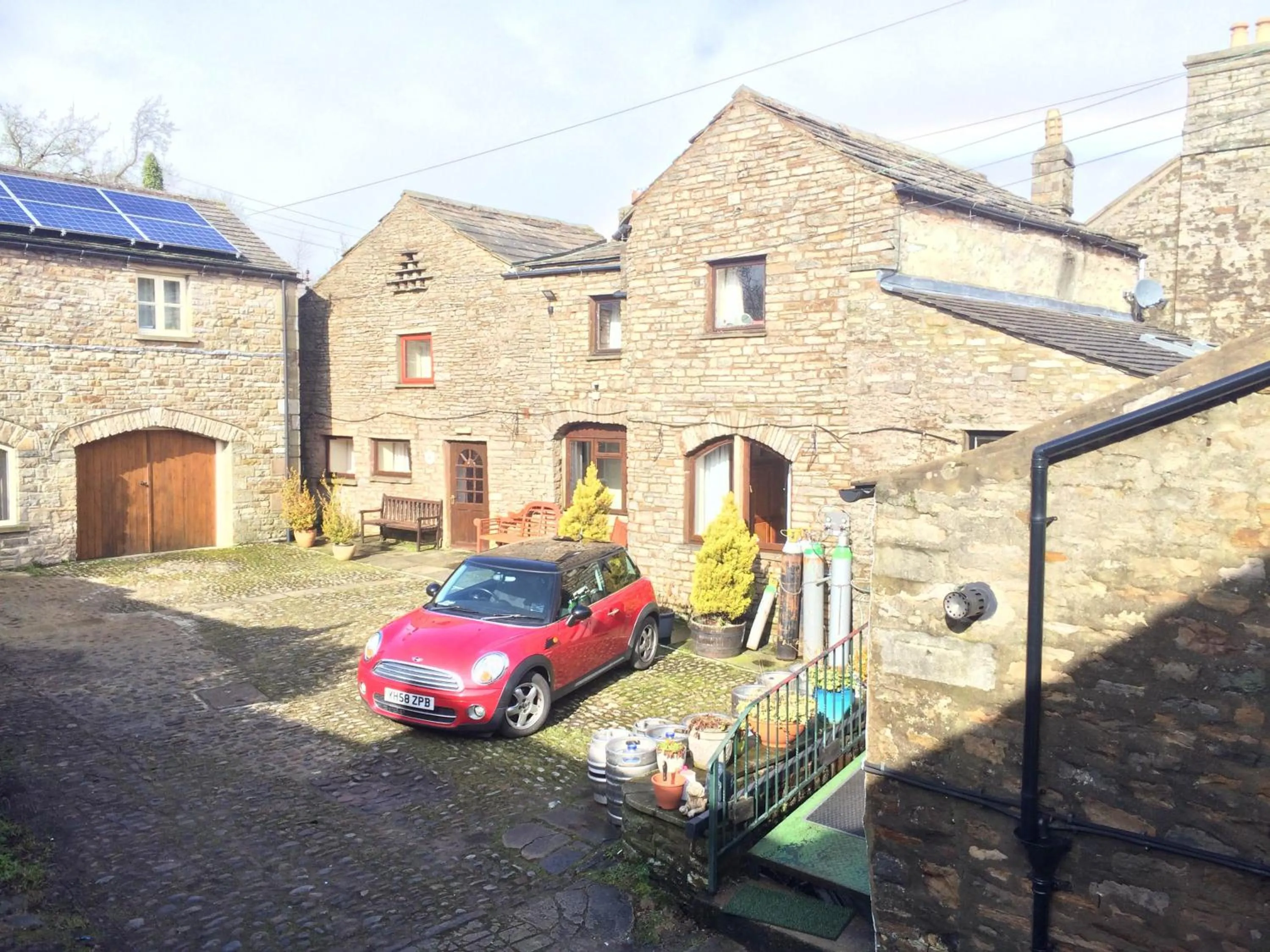 Property building in The Fox & Hounds Inn