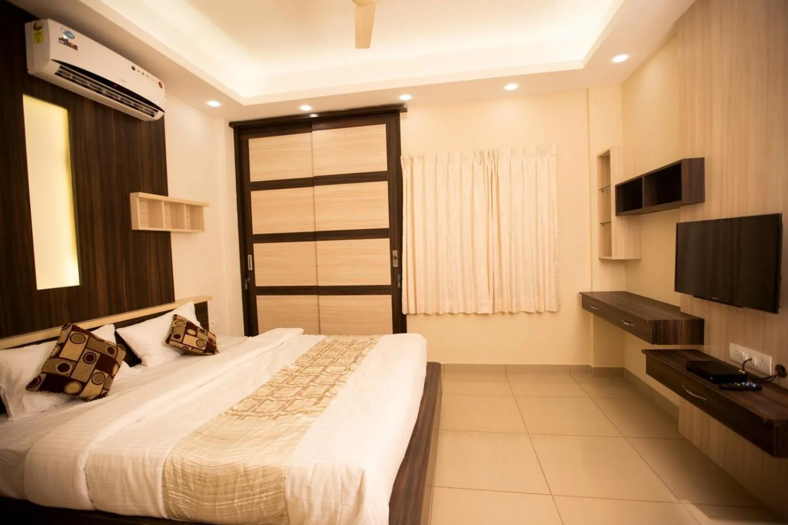 Bedroom, Bed in Benaka Suites