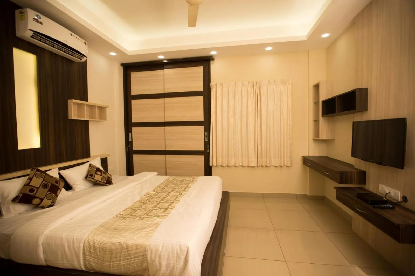 Bedroom, Bed in Benaka Suites