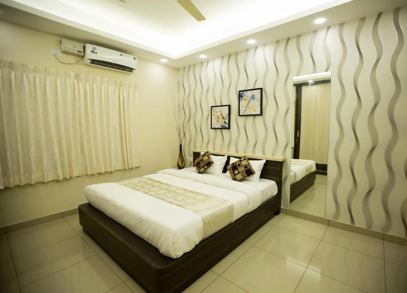 Bedroom, Bed in Benaka Suites