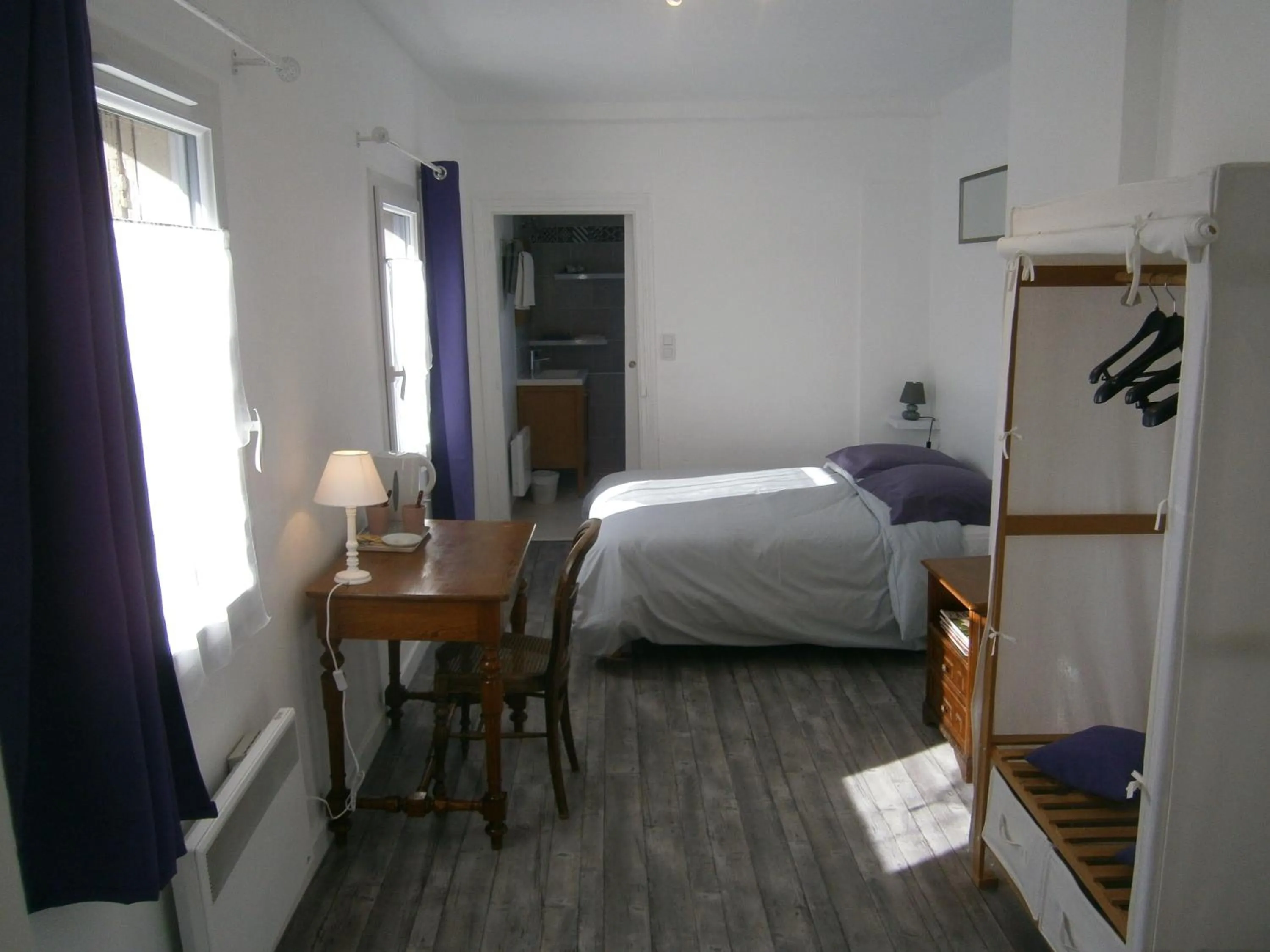 Photo of the whole room, Bed in Les Charmilles