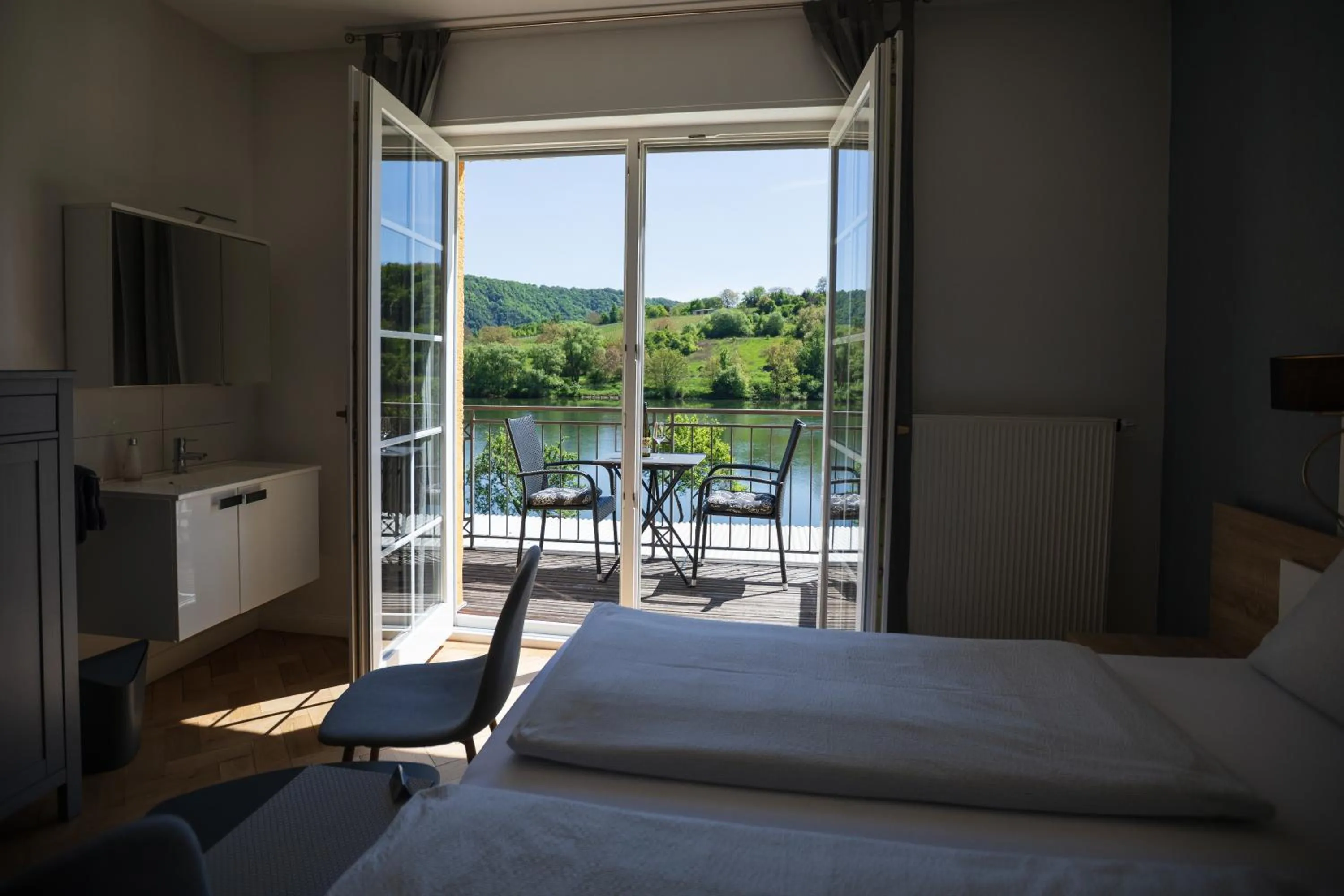 Photo of the whole room, Bed in Der Weinladen