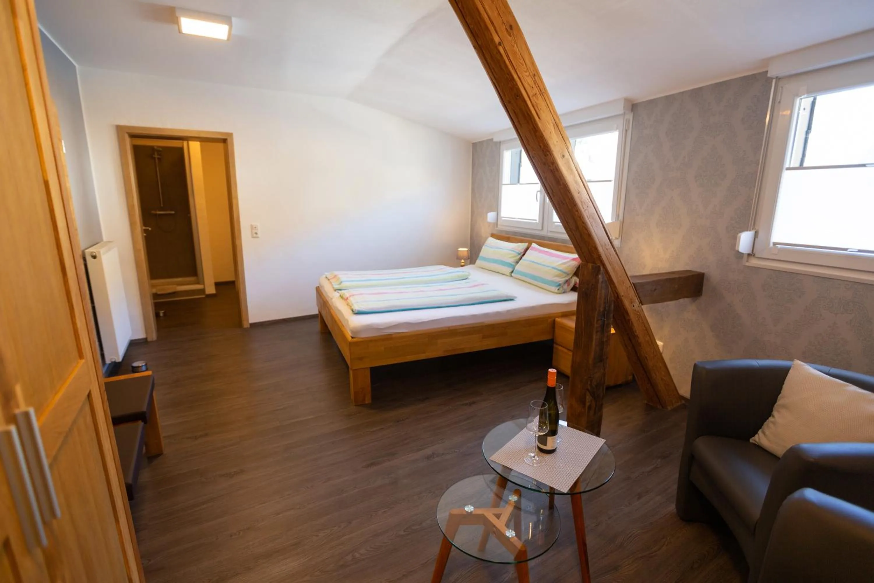 Photo of the whole room, Bed in Der Weinladen