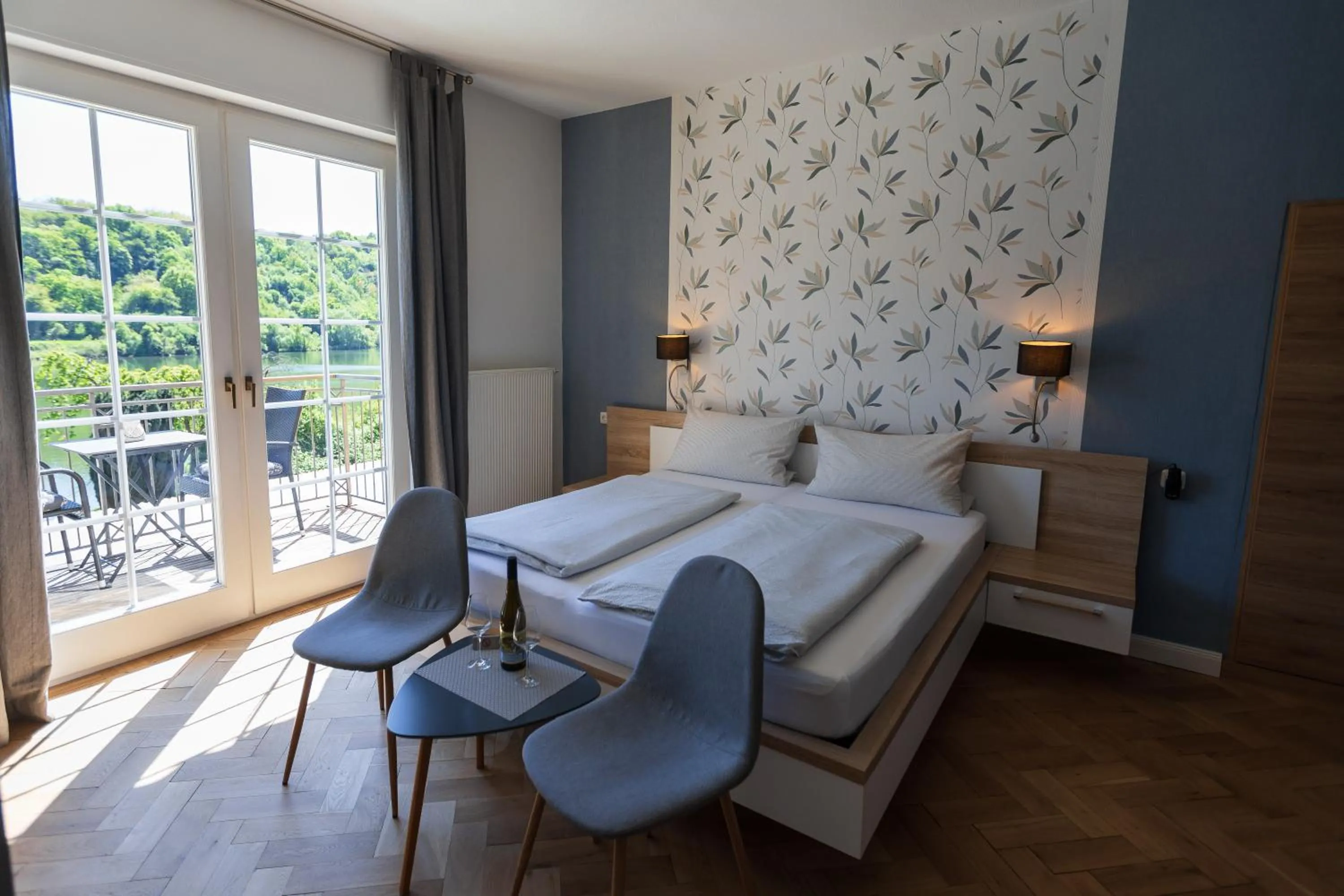 Photo of the whole room, Bed in Der Weinladen