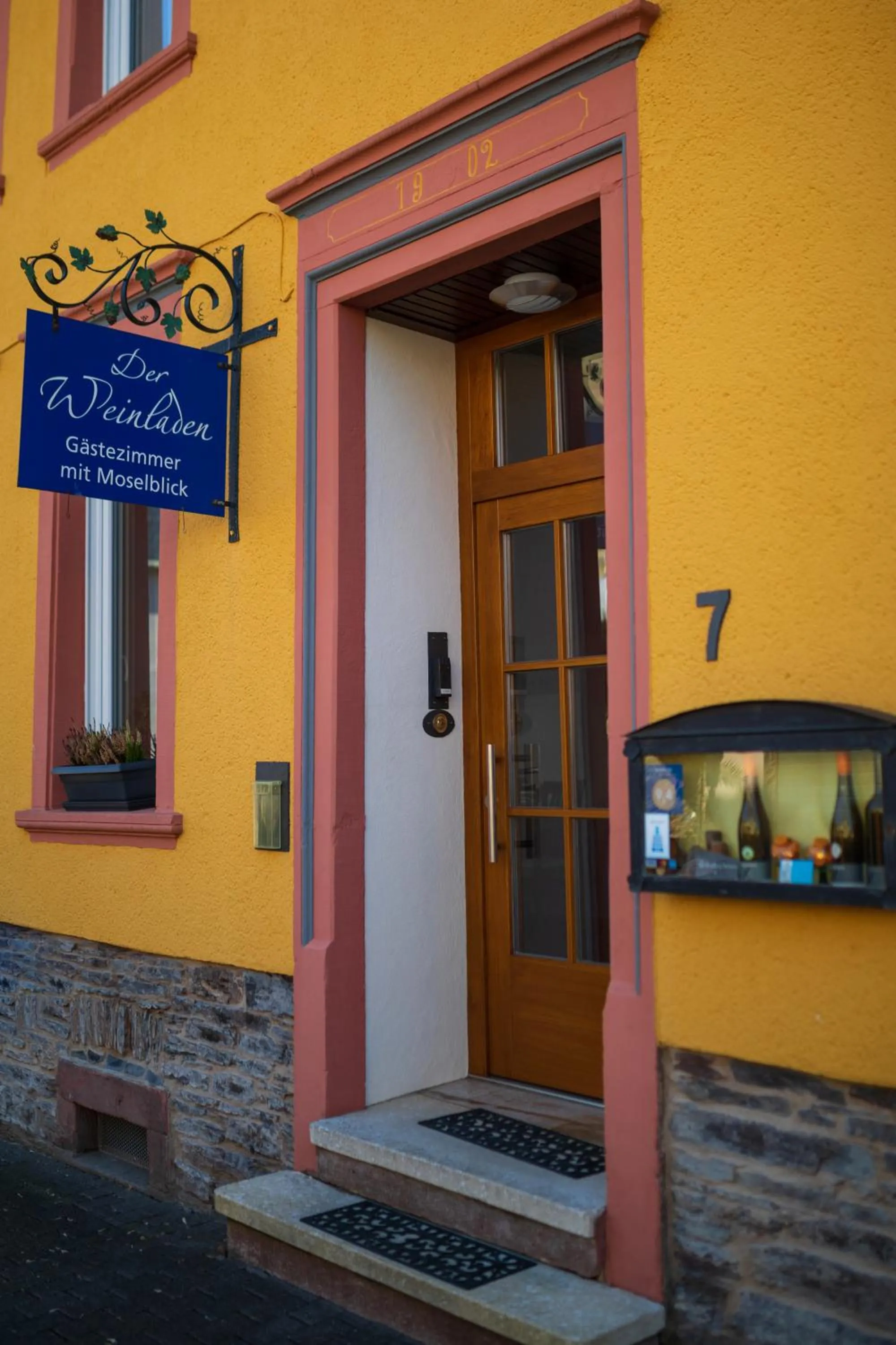 Property building in Der Weinladen