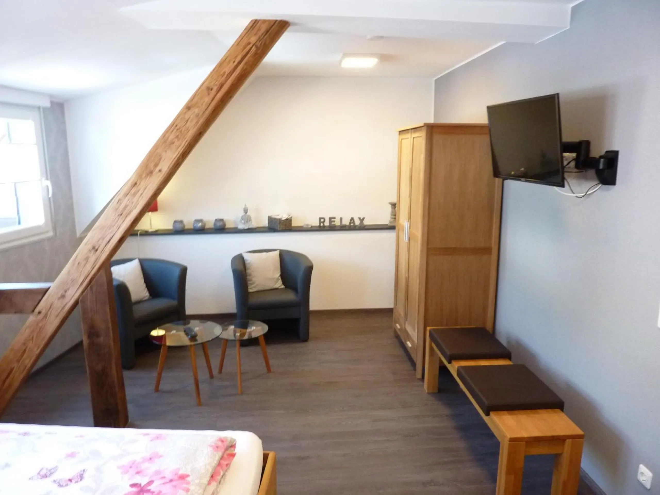 Photo of the whole room in Der Weinladen