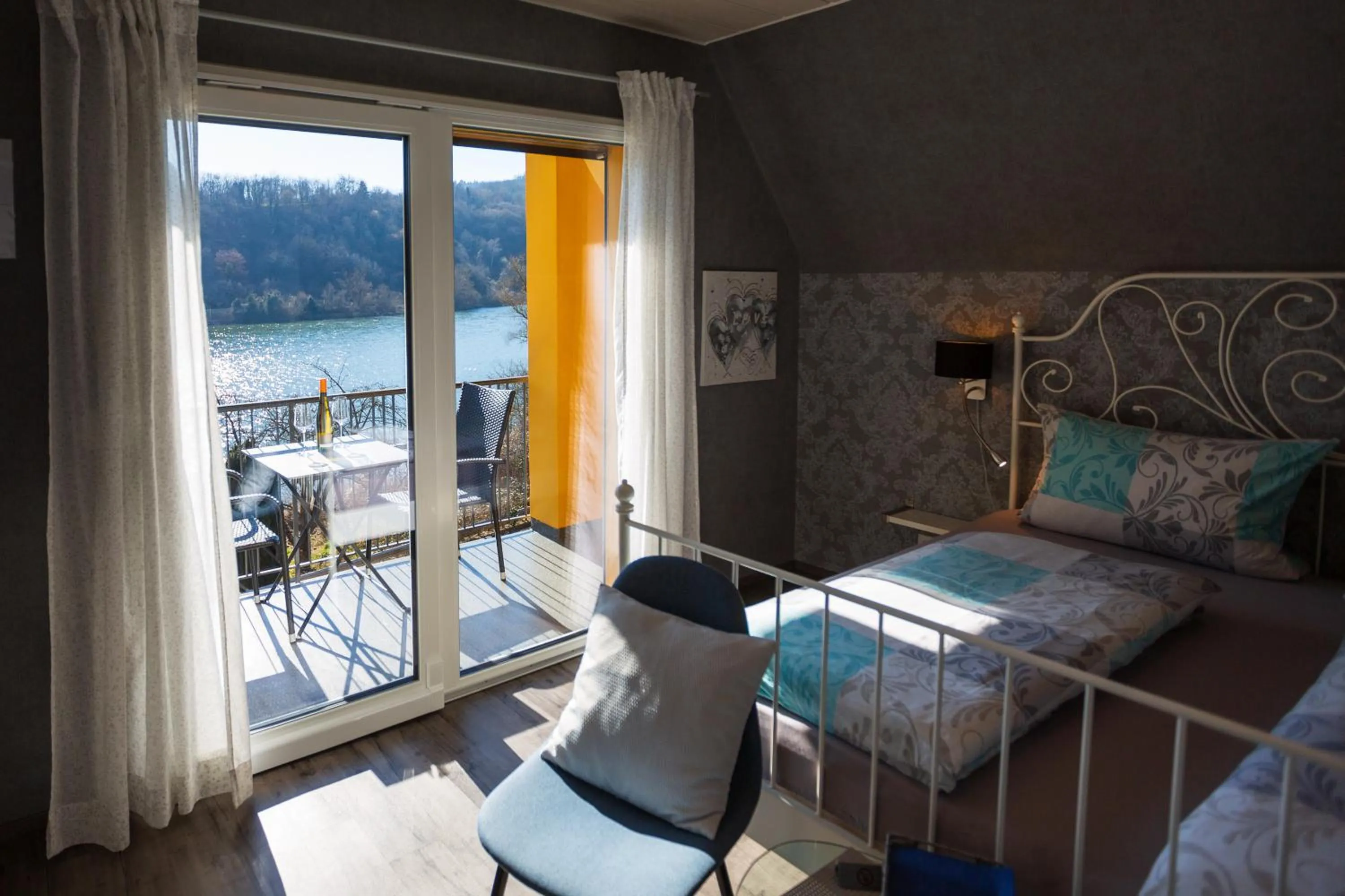 Photo of the whole room, Bed in Der Weinladen