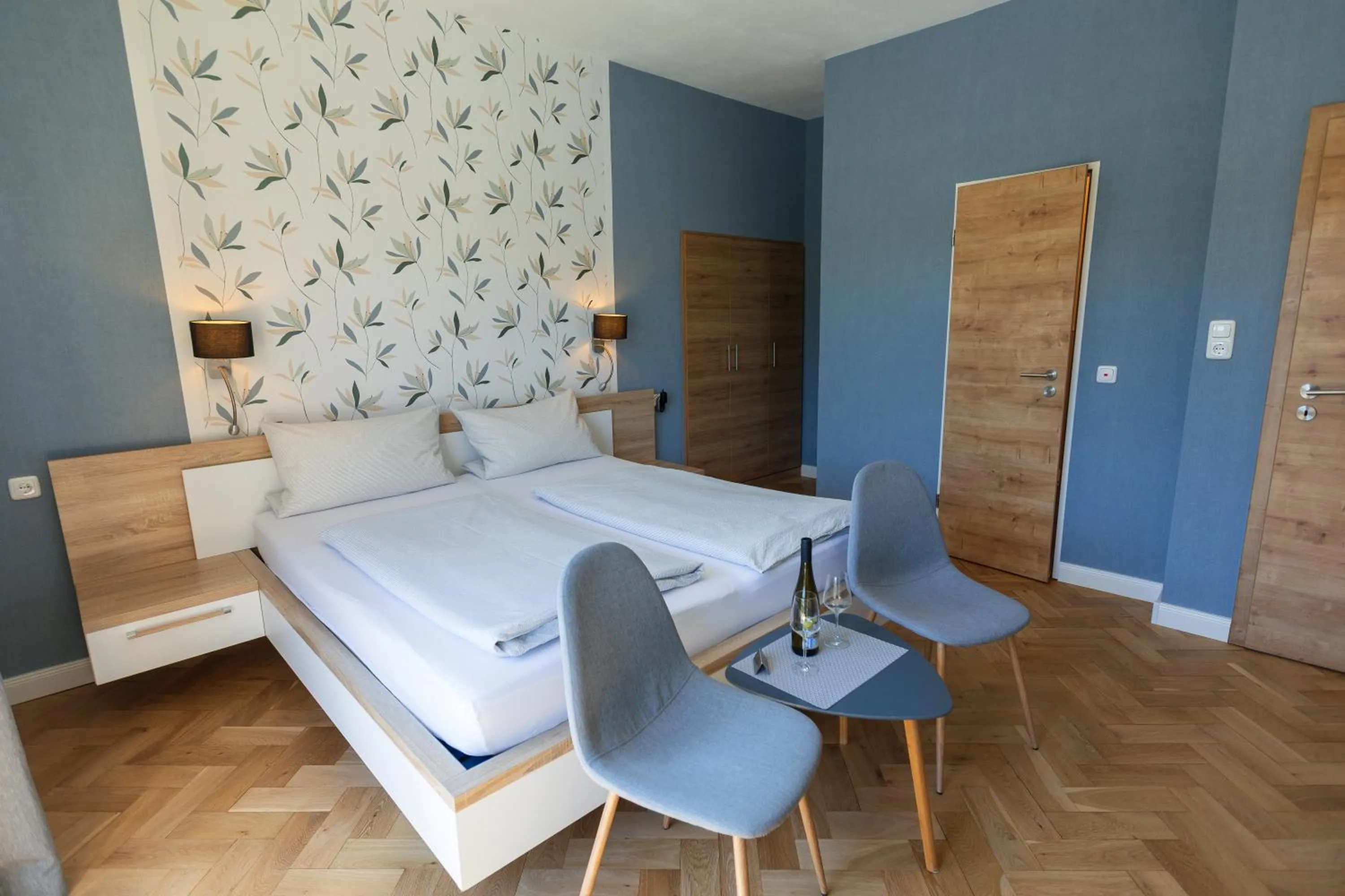 Photo of the whole room, Bed in Der Weinladen
