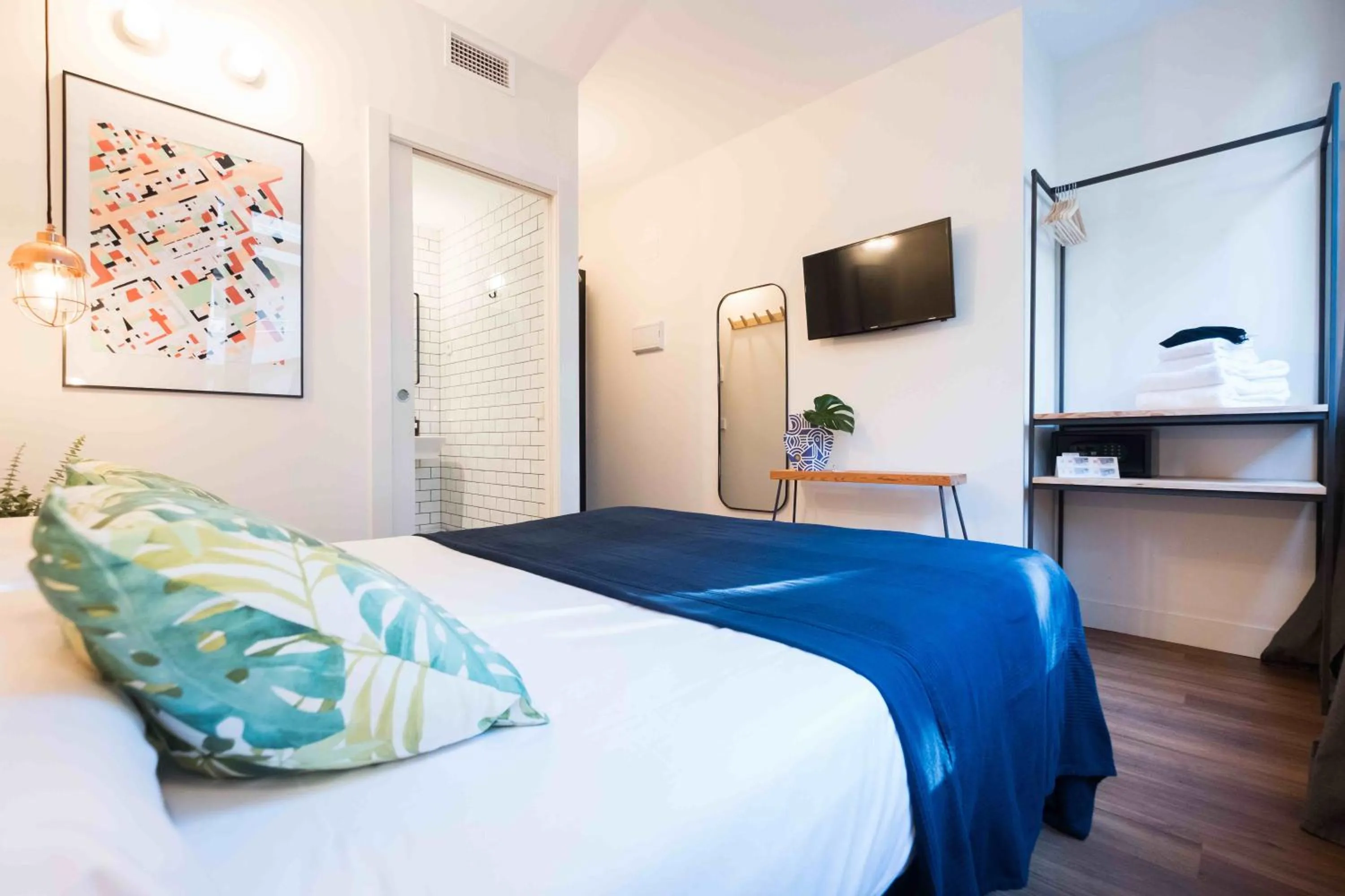 Photo of the whole room, Bed in Magatzem 128