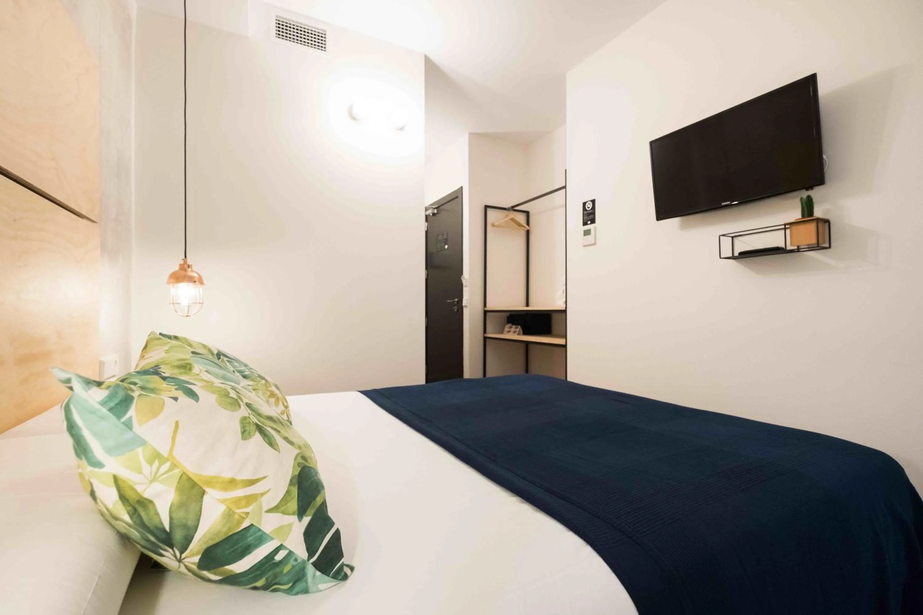 Photo of the whole room, Bed in Magatzem 128