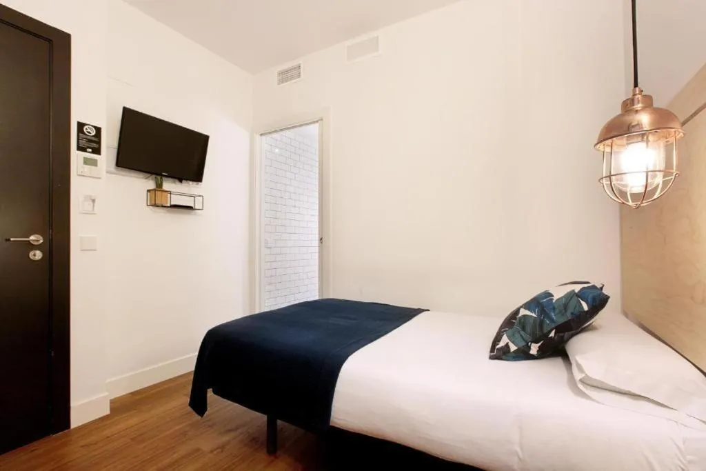 TV and multimedia, Bed in Magatzem 128