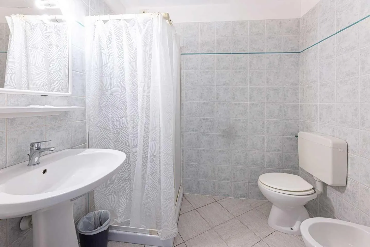 Shower in Hotel Le Ghiaie