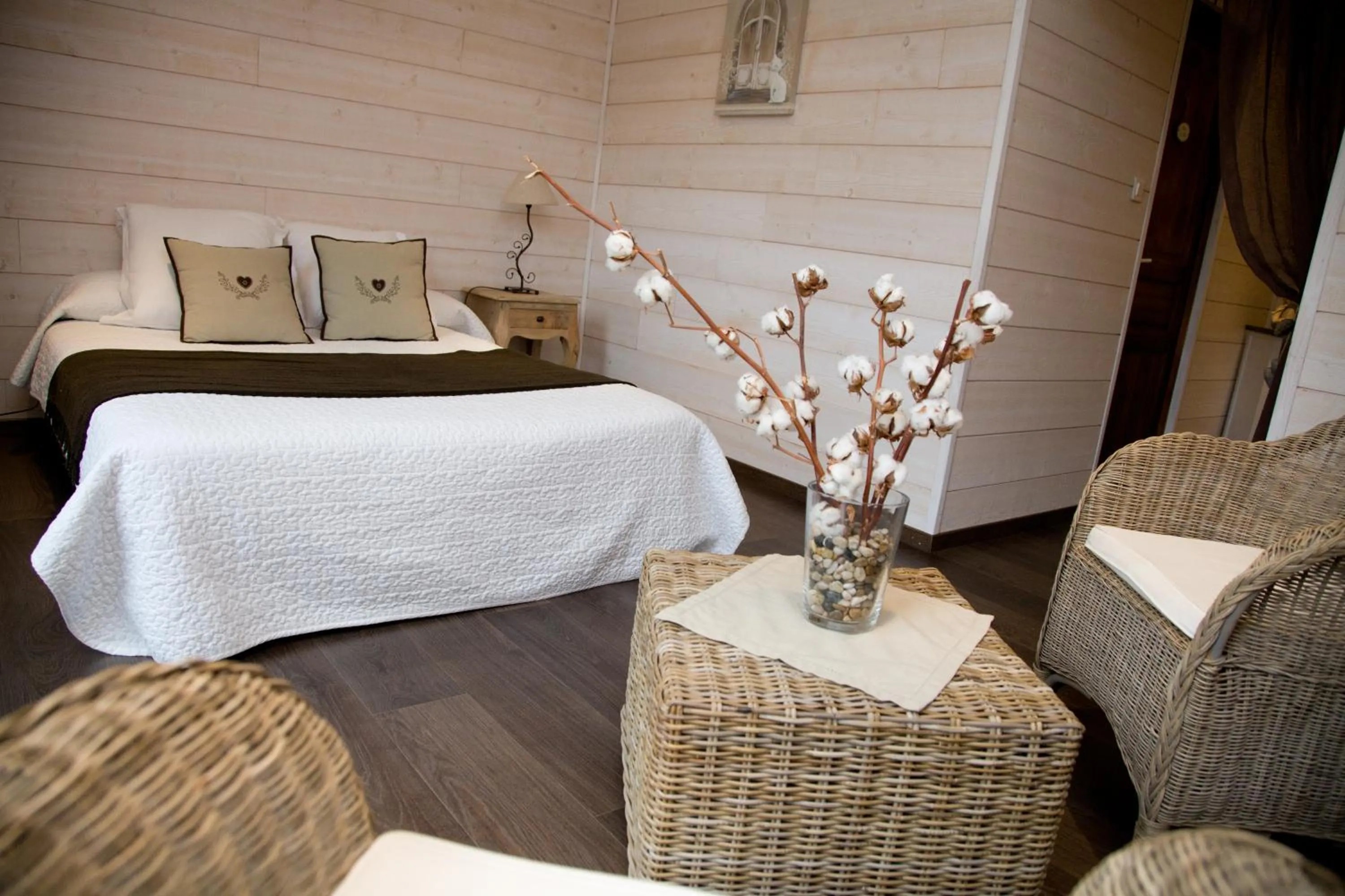 Photo of the whole room, Bed in Chambres Du Marais