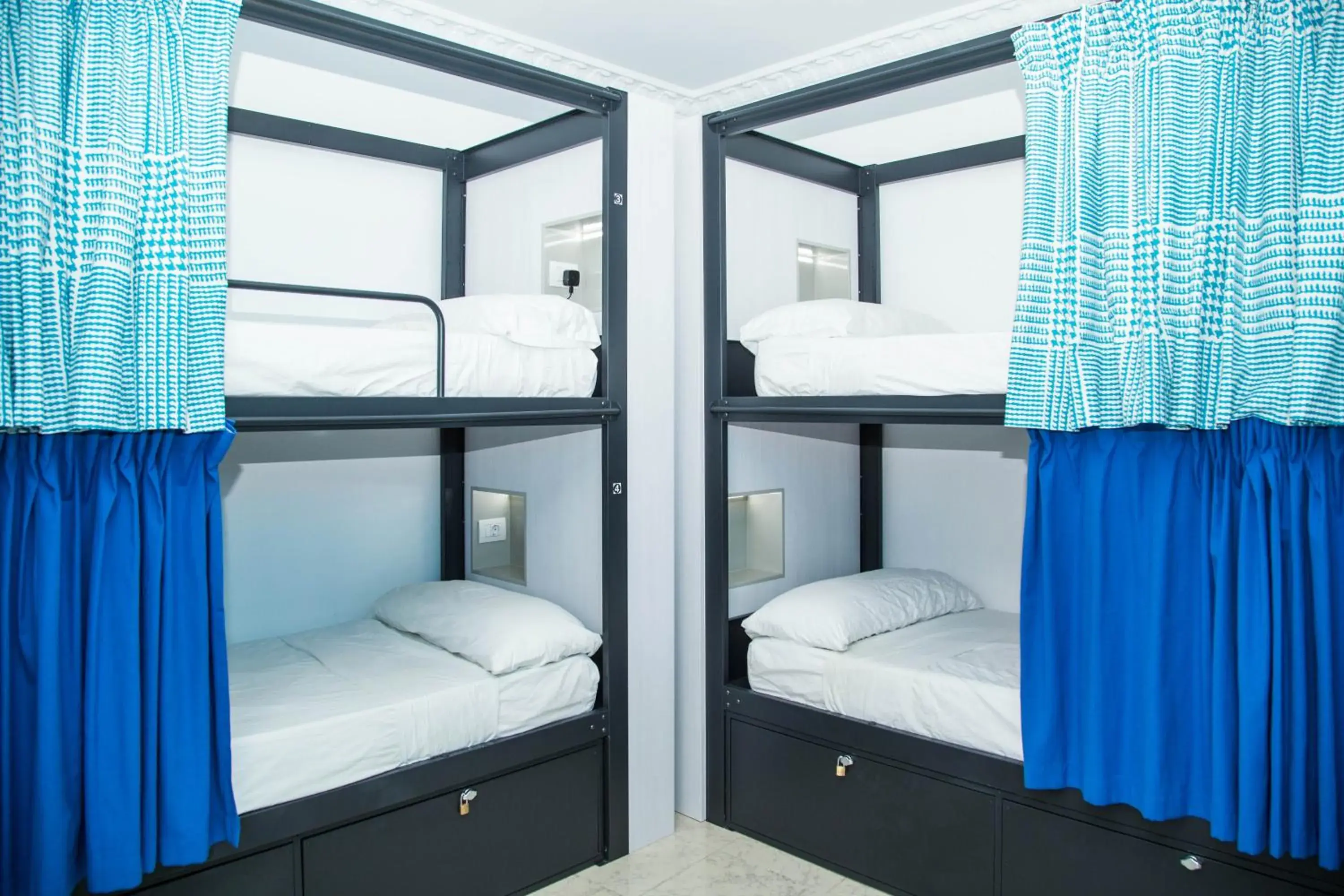 Bed in 8-Bed Mixed Dormitory Room in Onefam Catedral Bed in 8-Bed Mixed Dormitory Room in Onefam Catedral